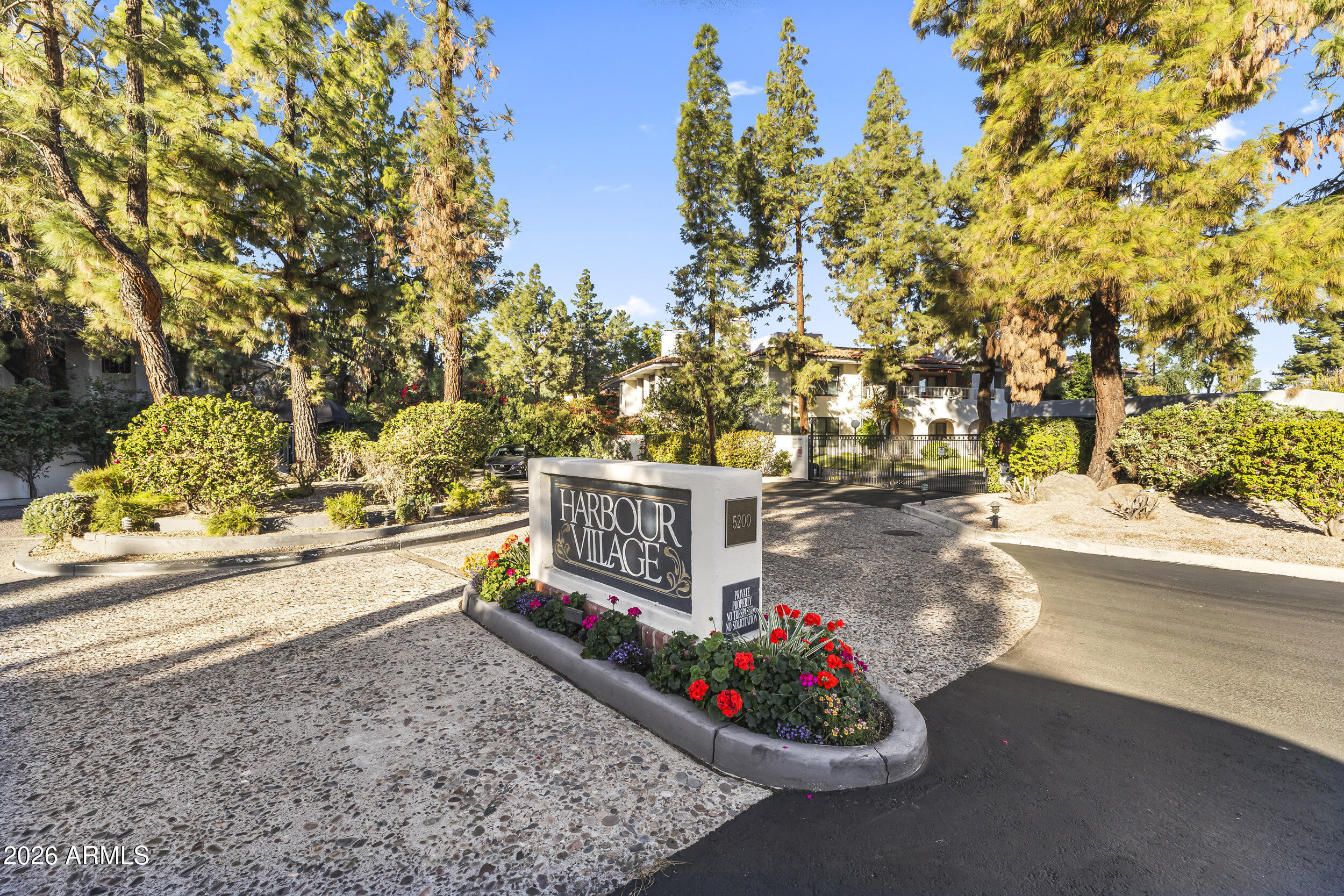 5200 S Lakeshore Drive 206