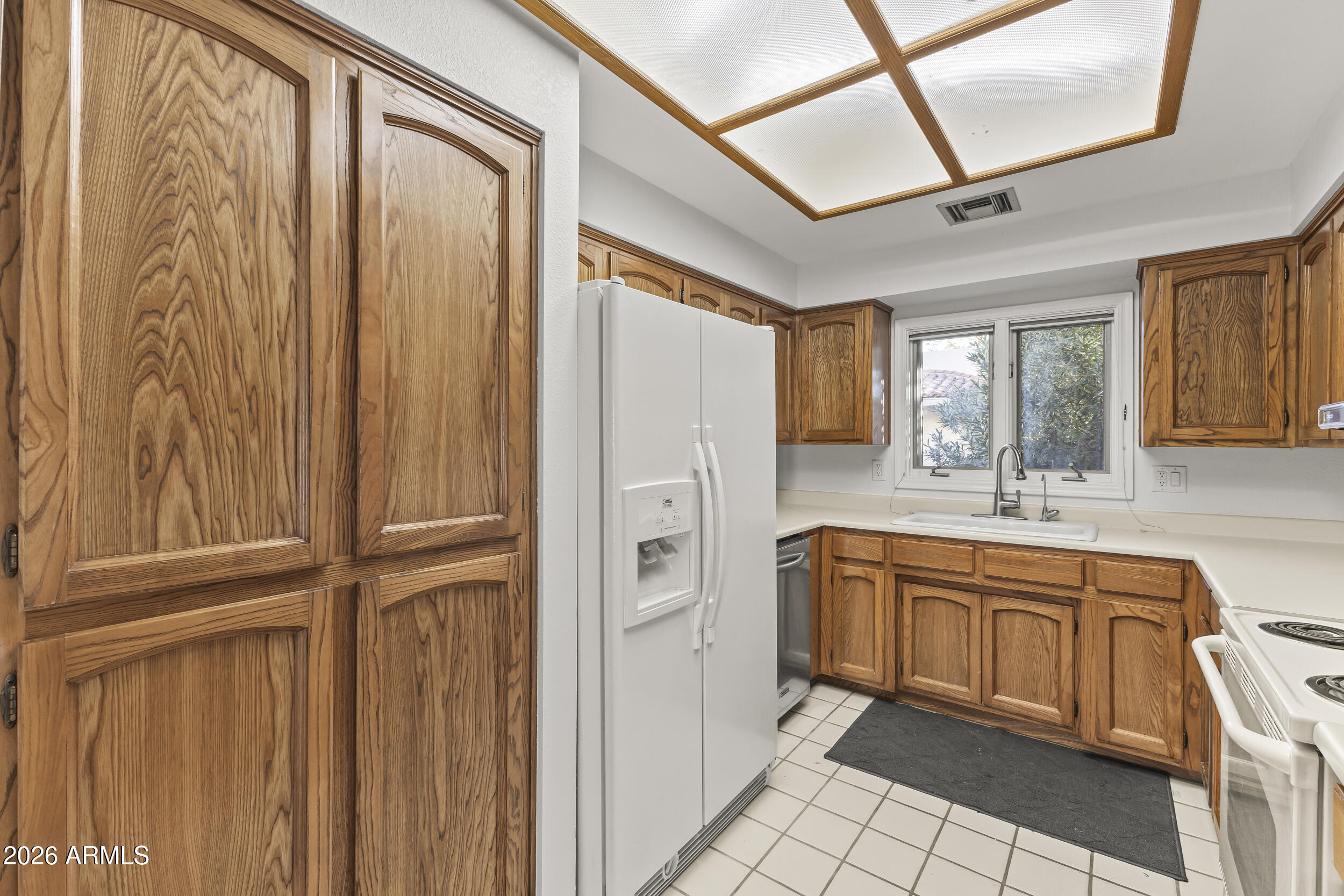 5200 S Lakeshore Drive 206