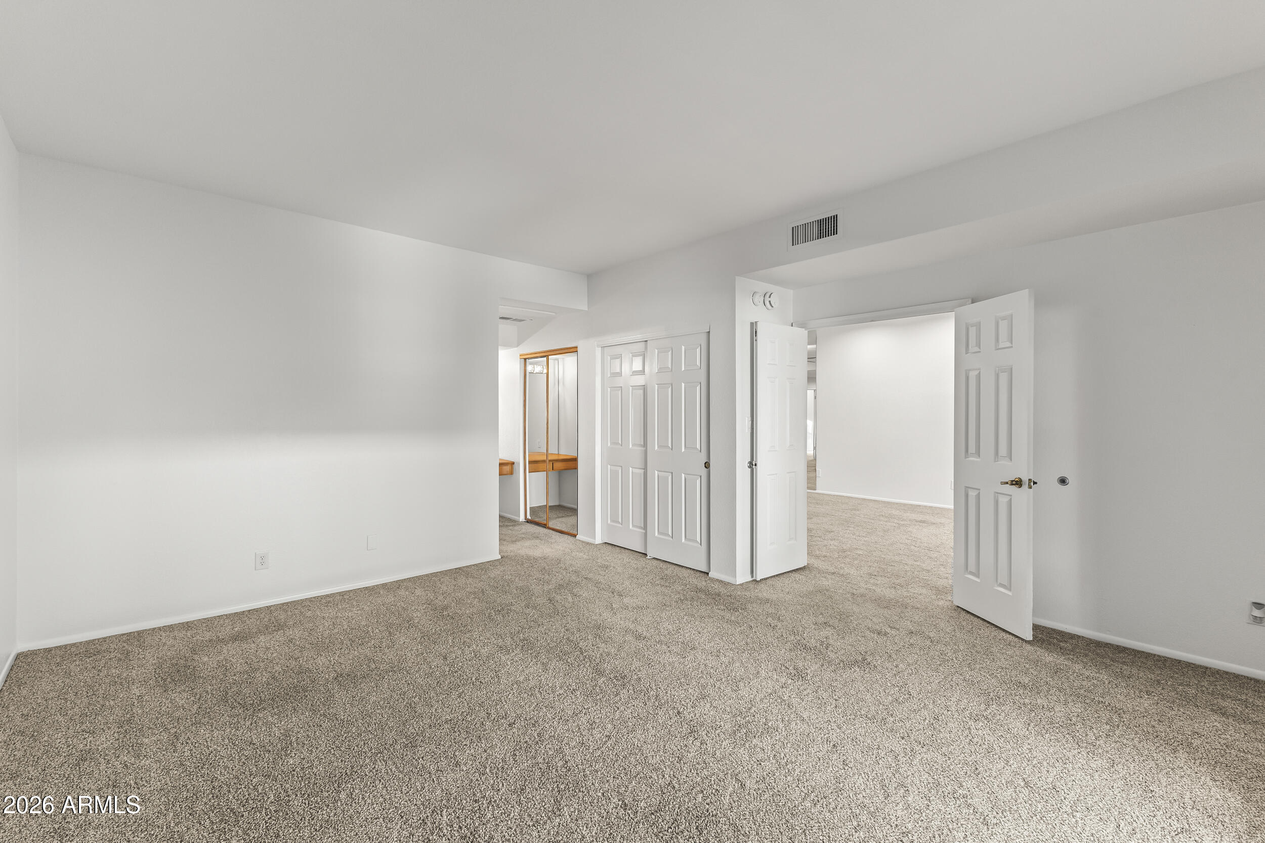 5200 S Lakeshore Drive 206