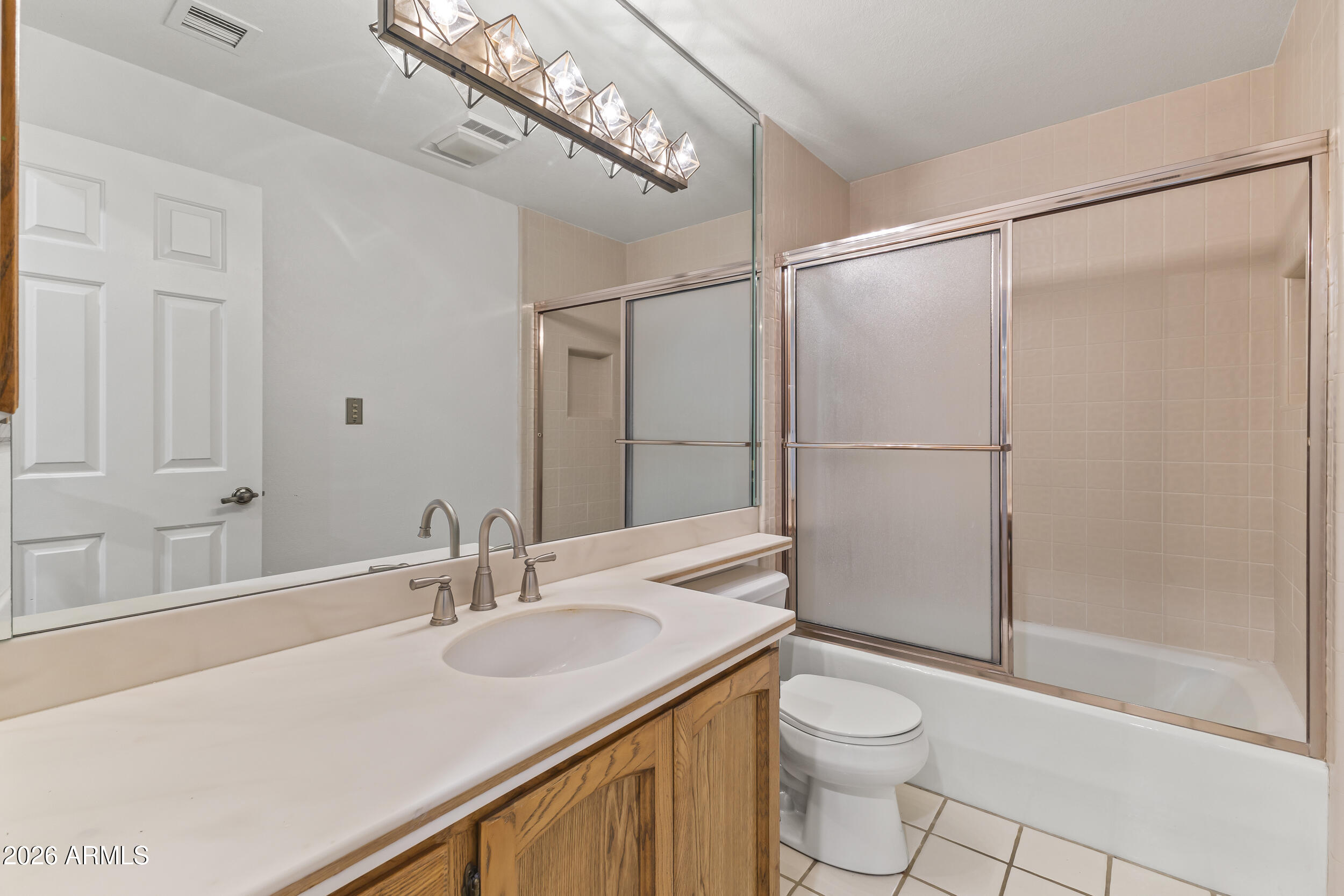 5200 S Lakeshore Drive 206