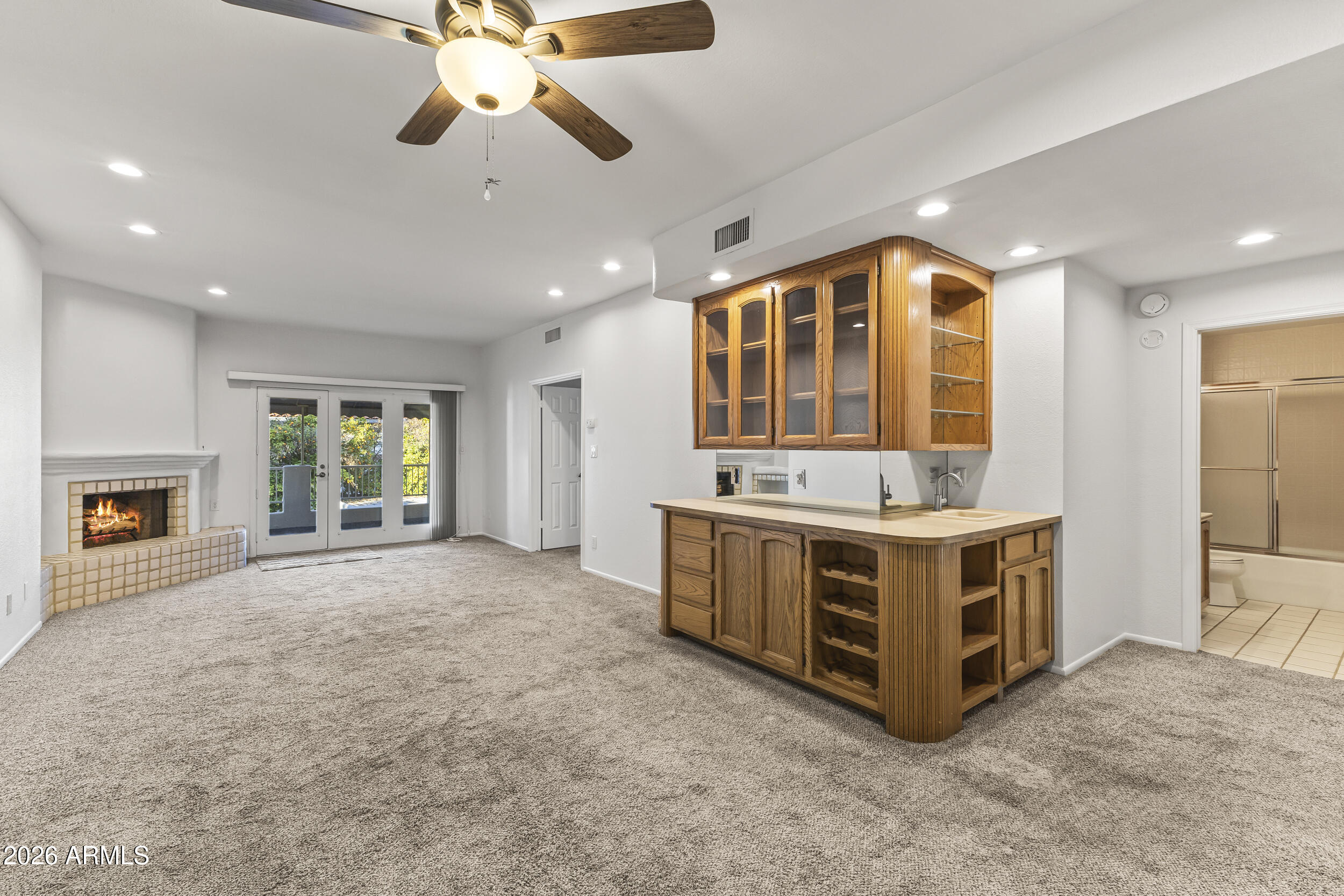 5200 S Lakeshore Drive 206