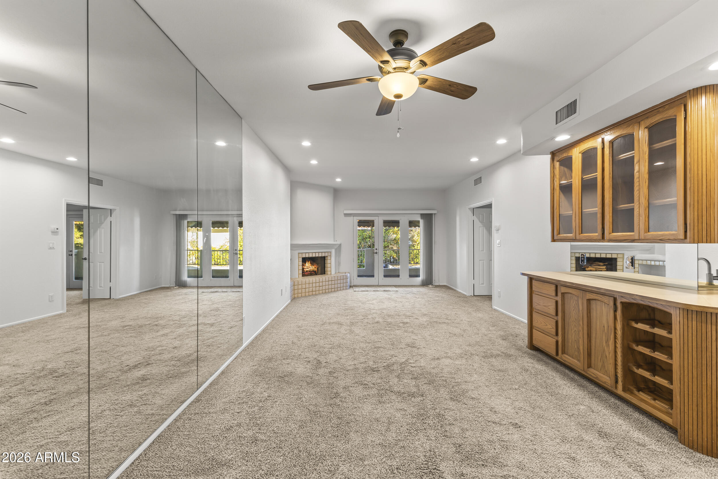 5200 S Lakeshore Drive 206