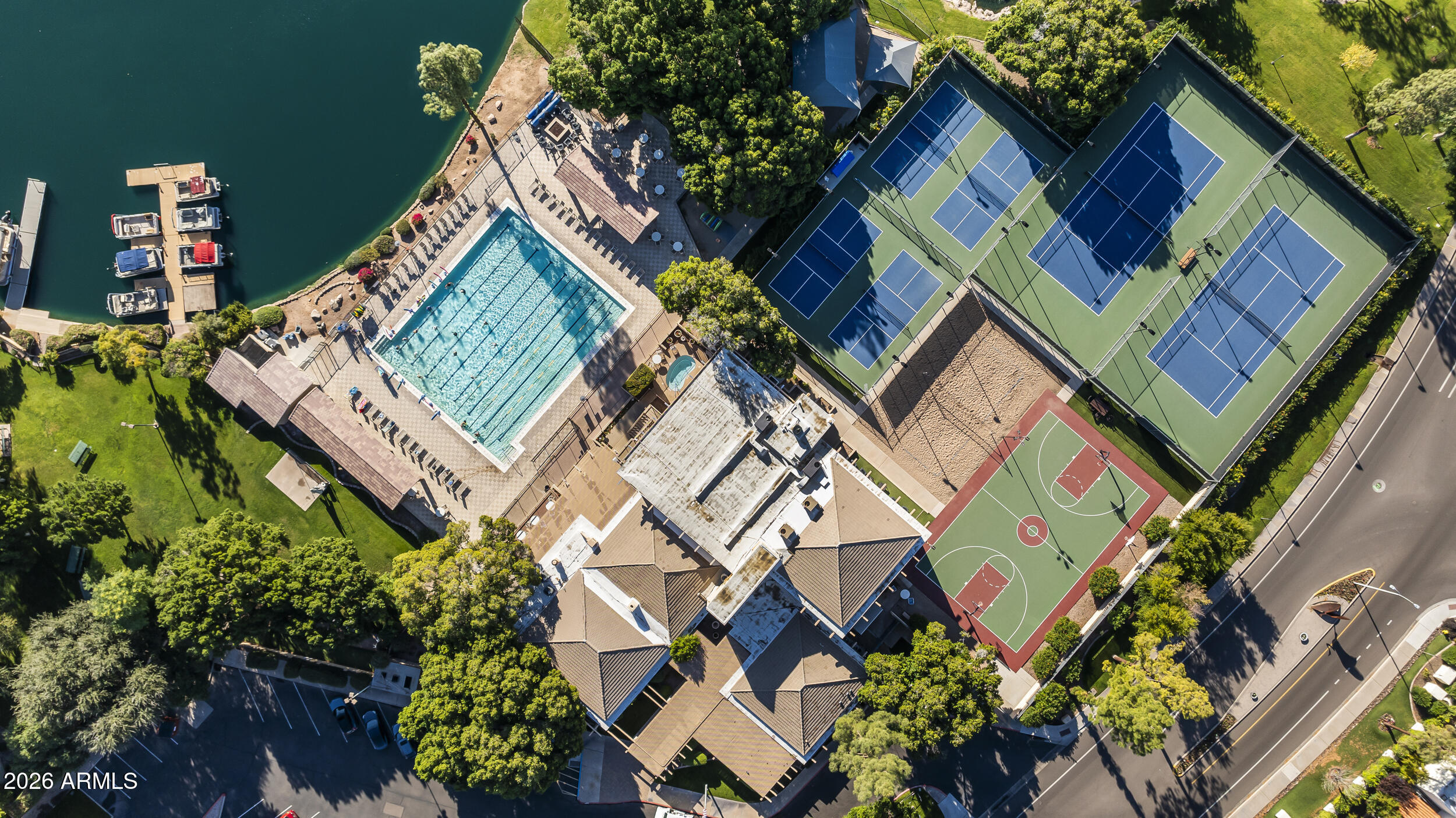 5200 S Lakeshore Drive 206