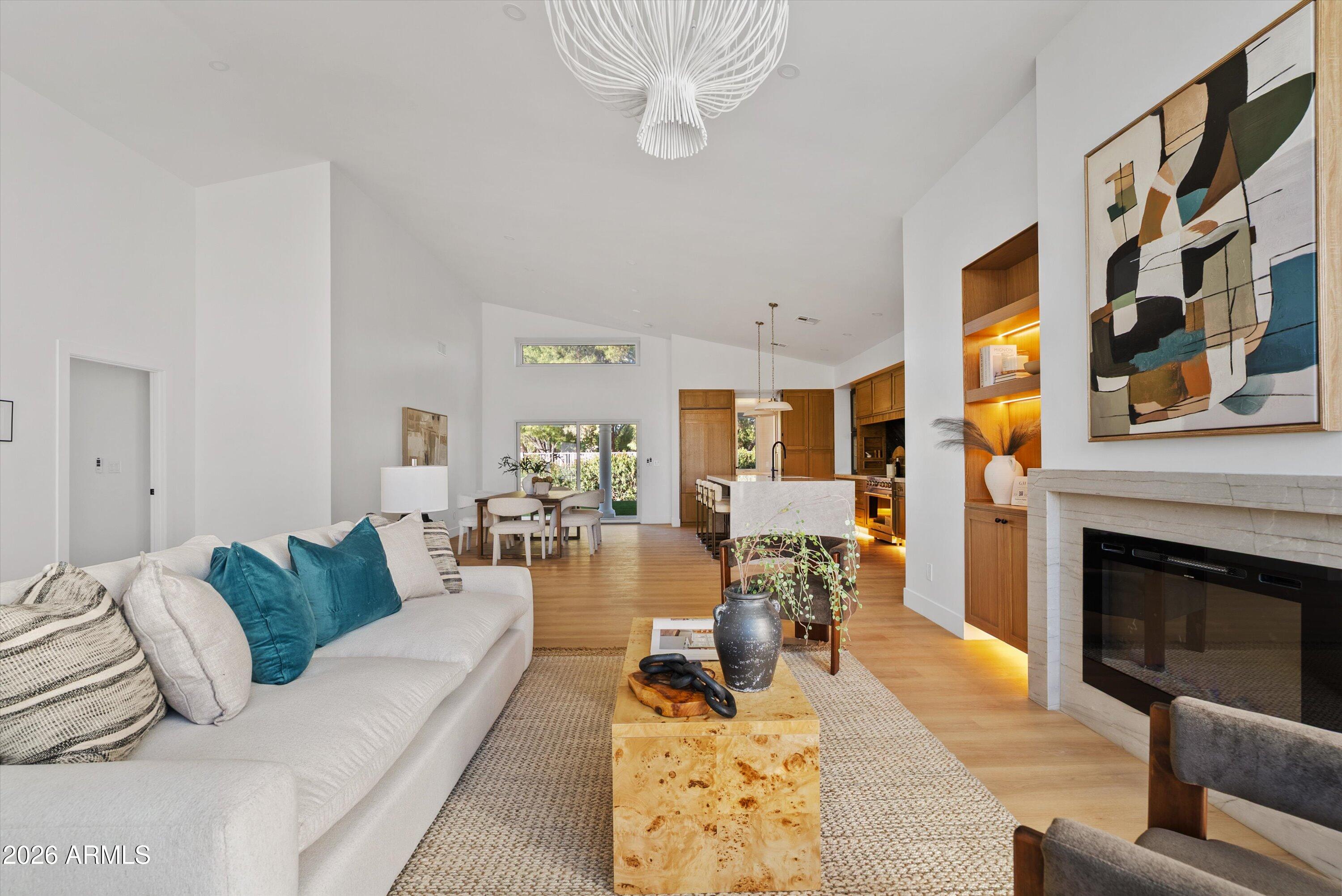 4928 E PARADISE Lane