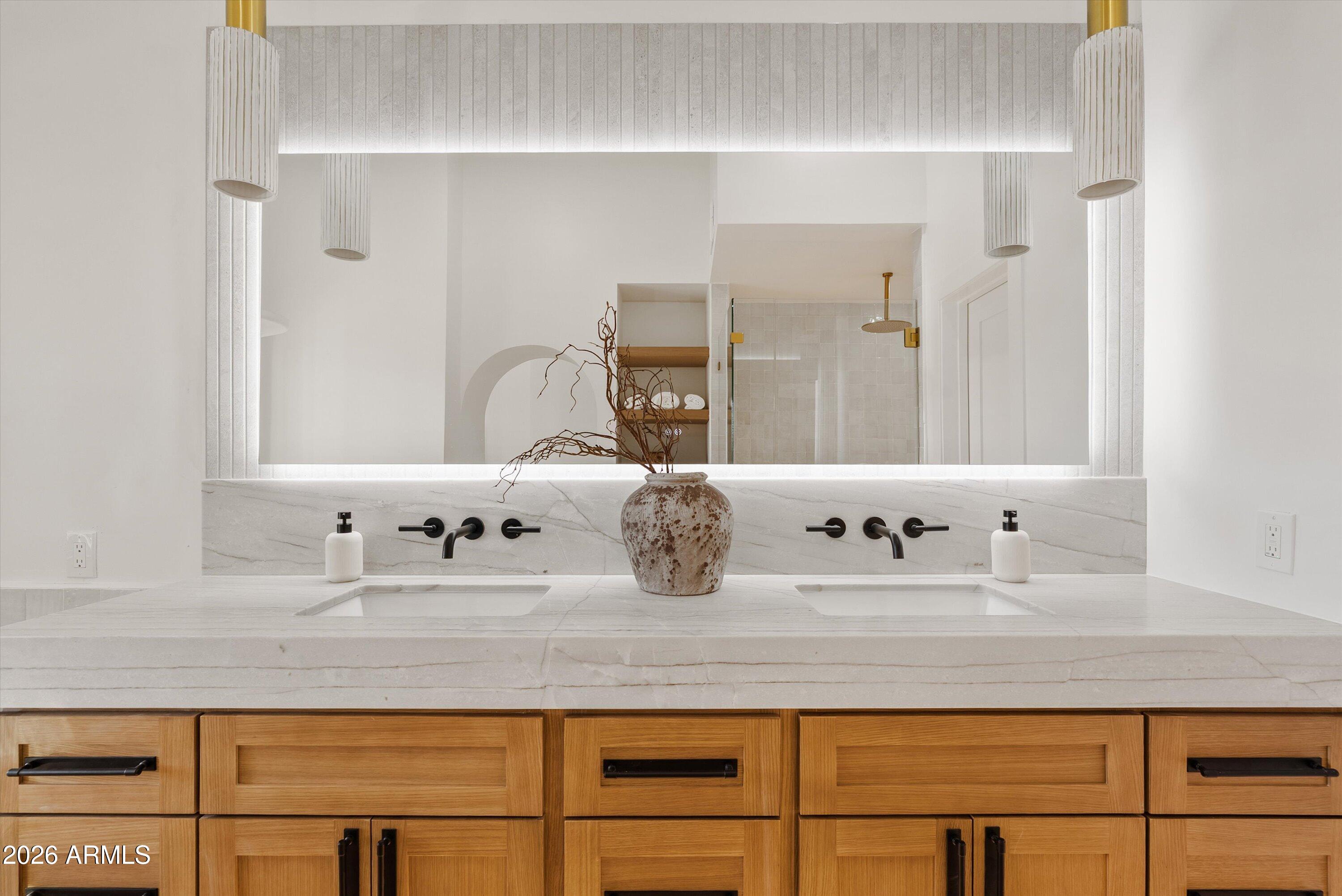 4928 E PARADISE Lane