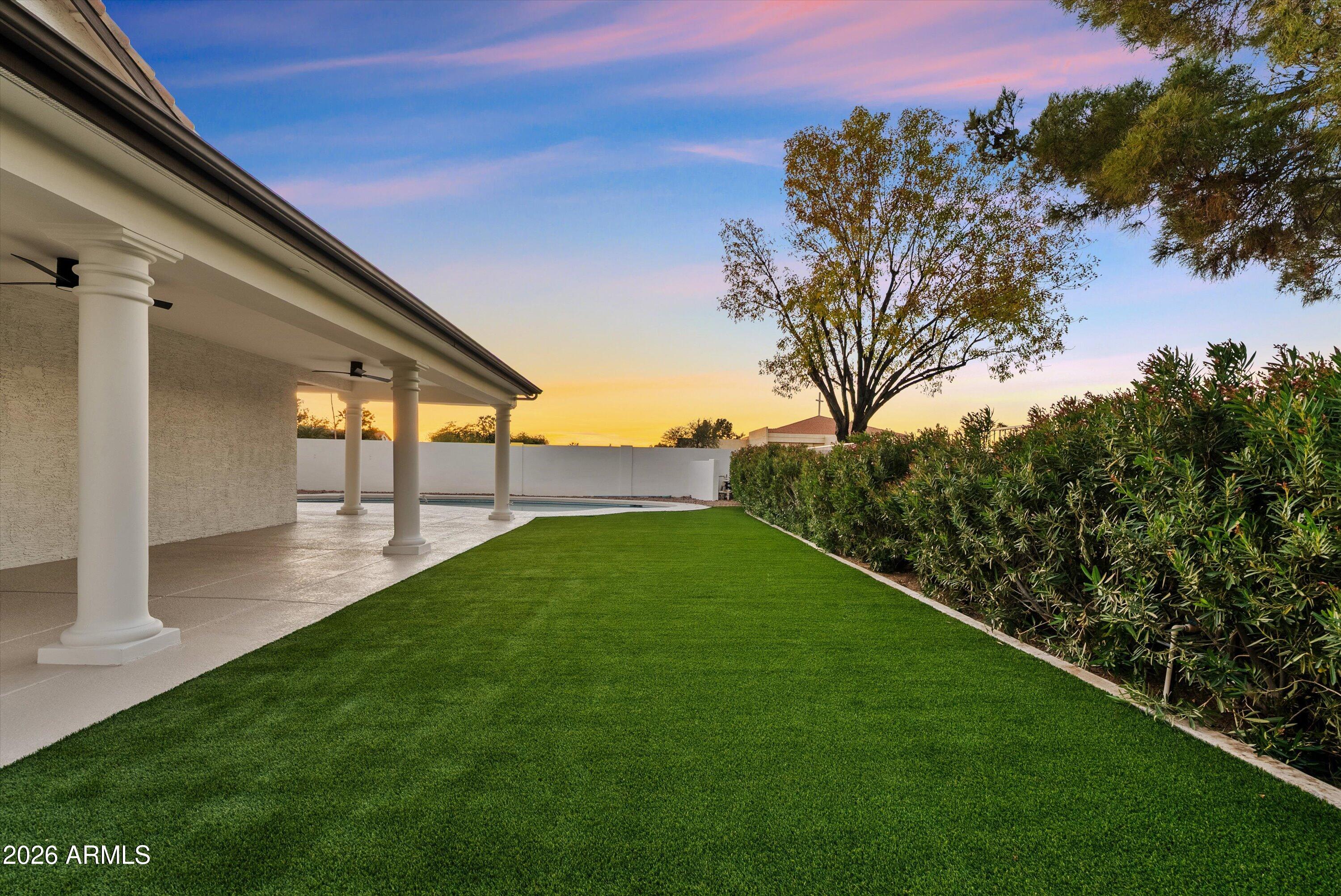 4928 E PARADISE Lane