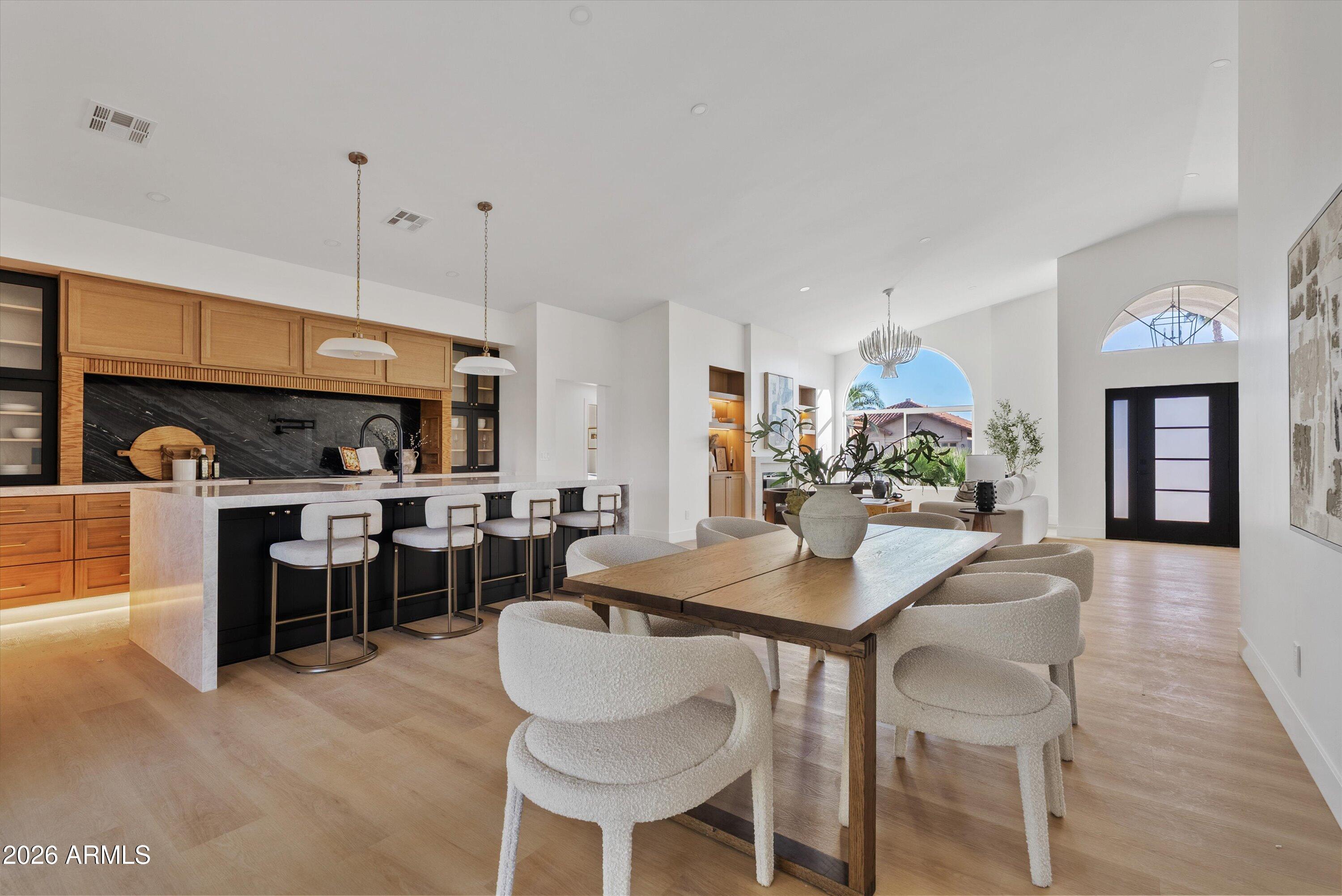 4928 E PARADISE Lane