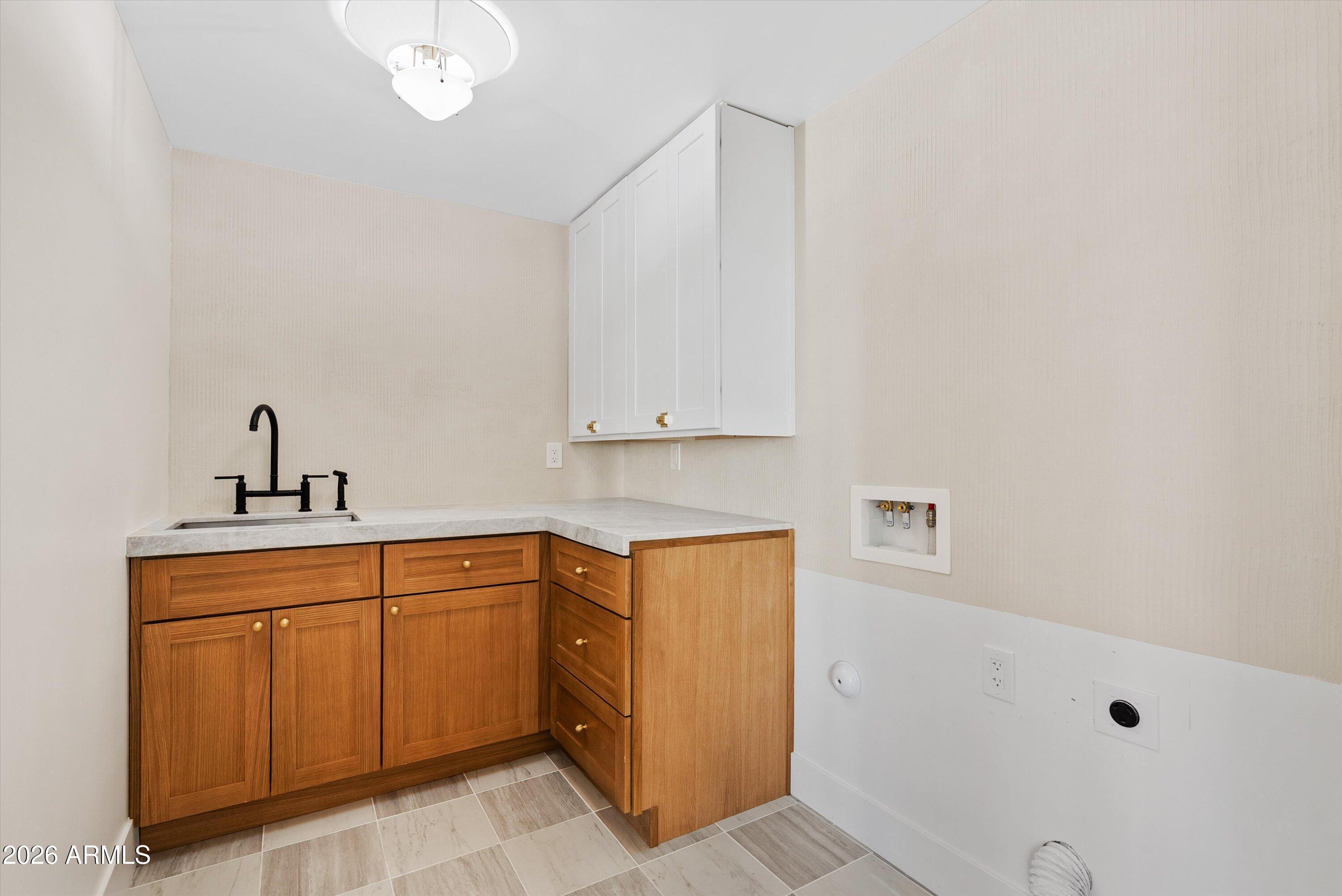 4928 E PARADISE Lane