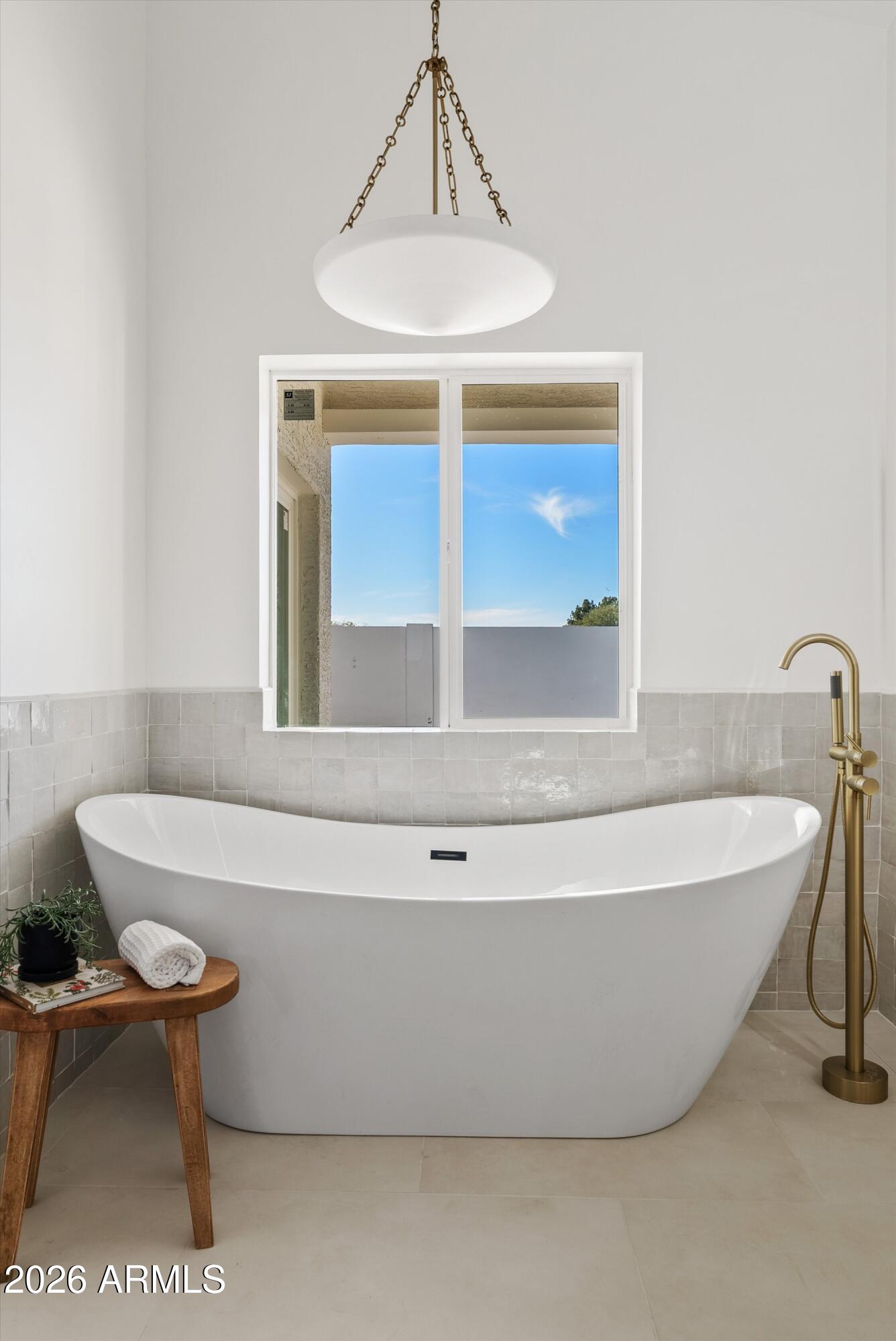 4928 E PARADISE Lane