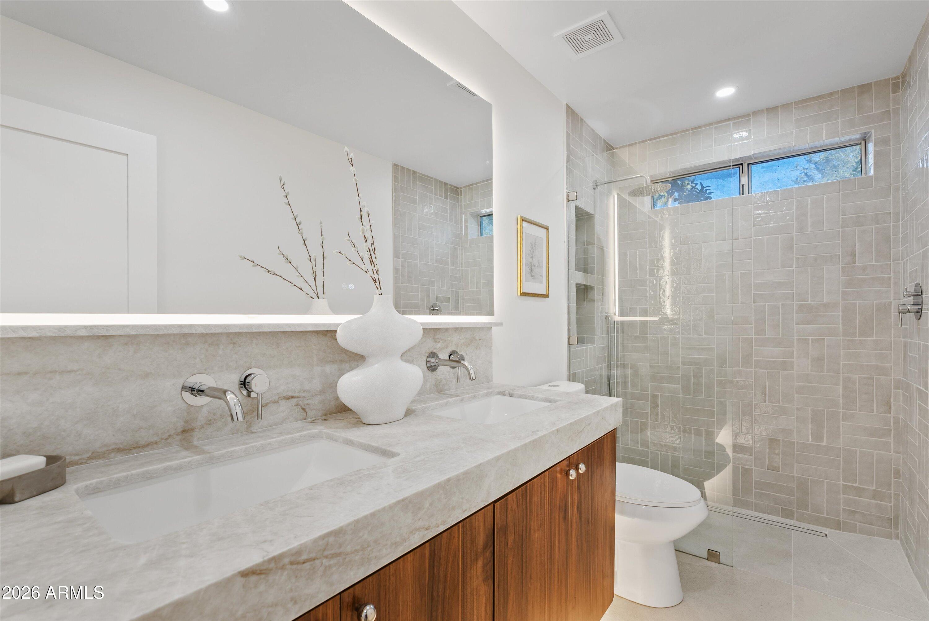 4928 E PARADISE Lane