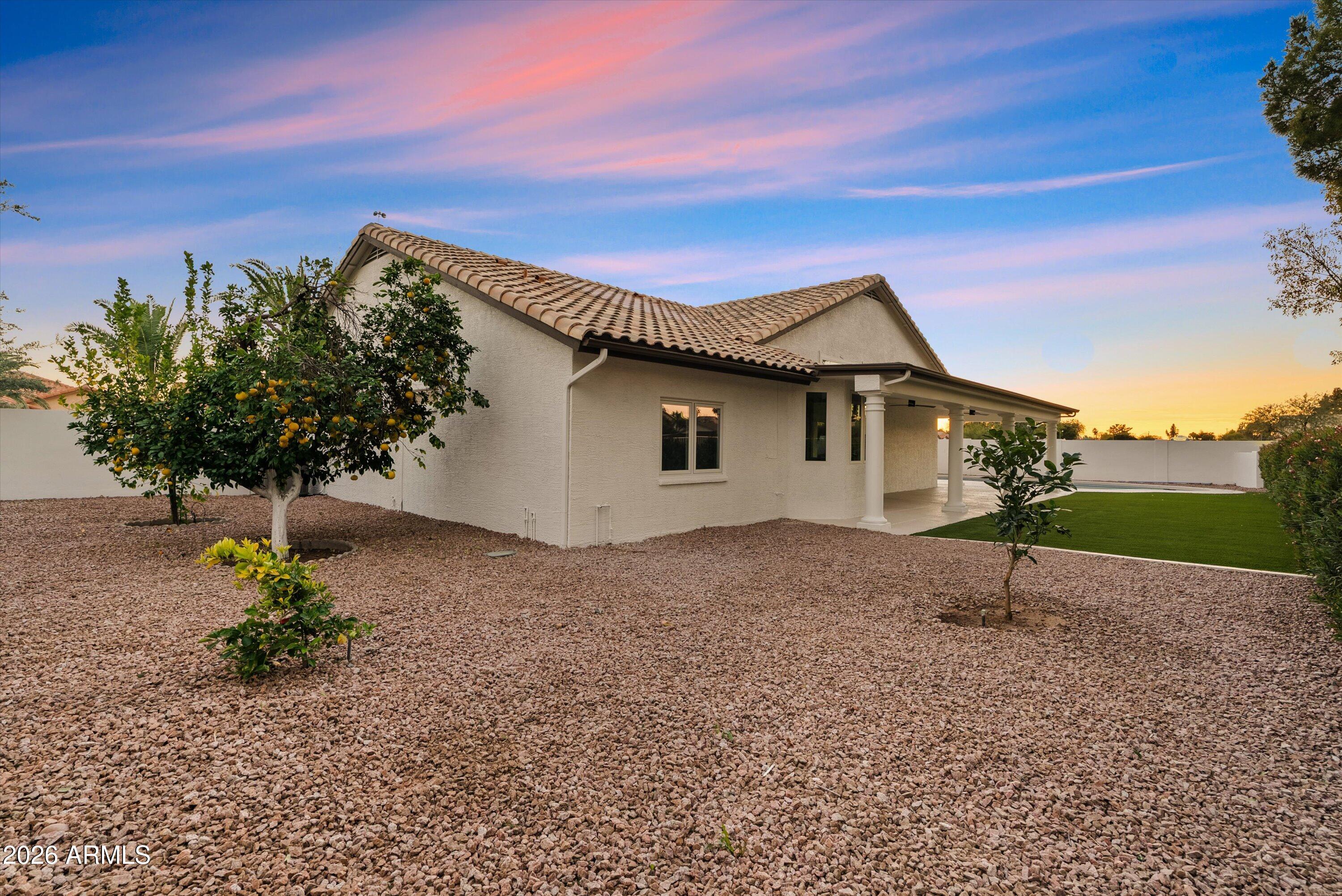 4928 E PARADISE Lane