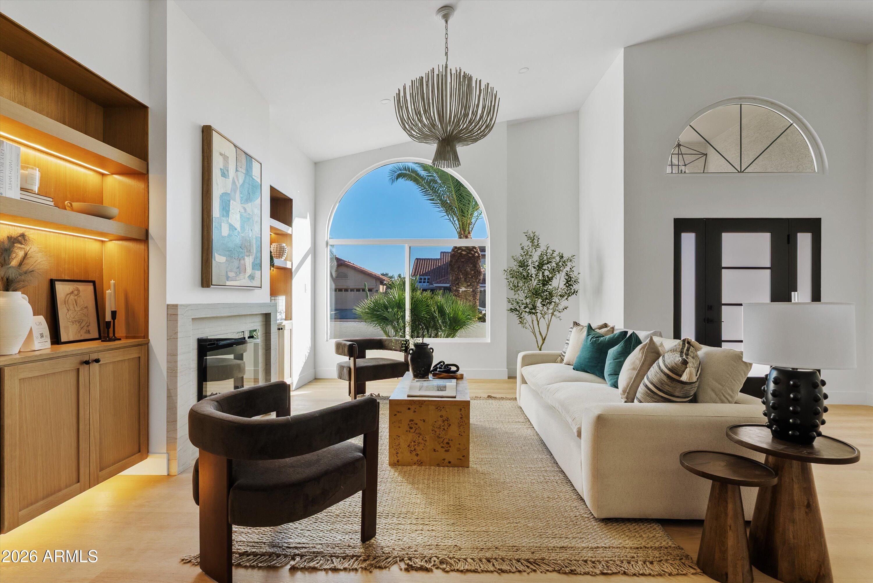 4928 E PARADISE Lane