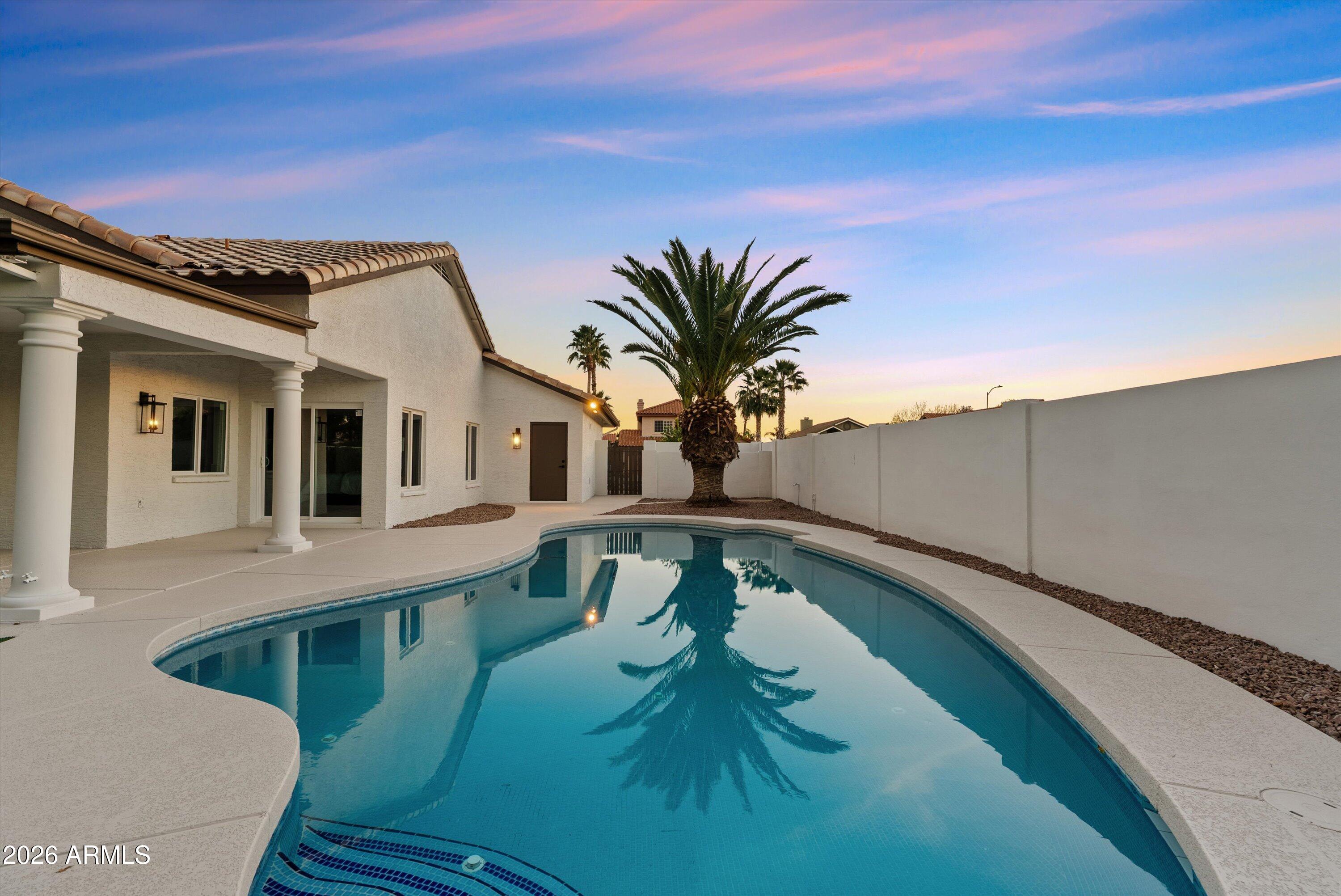 4928 E PARADISE Lane