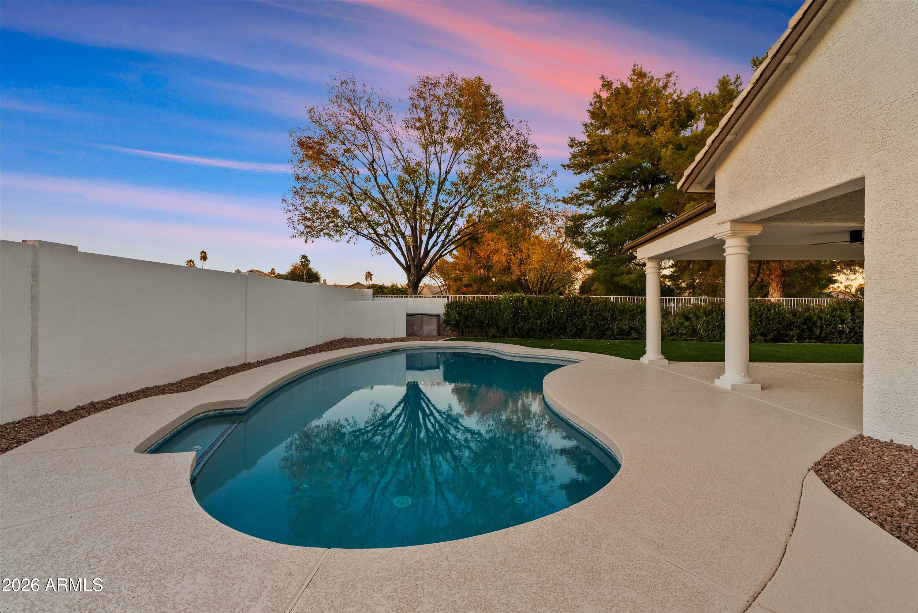 4928 E PARADISE Lane