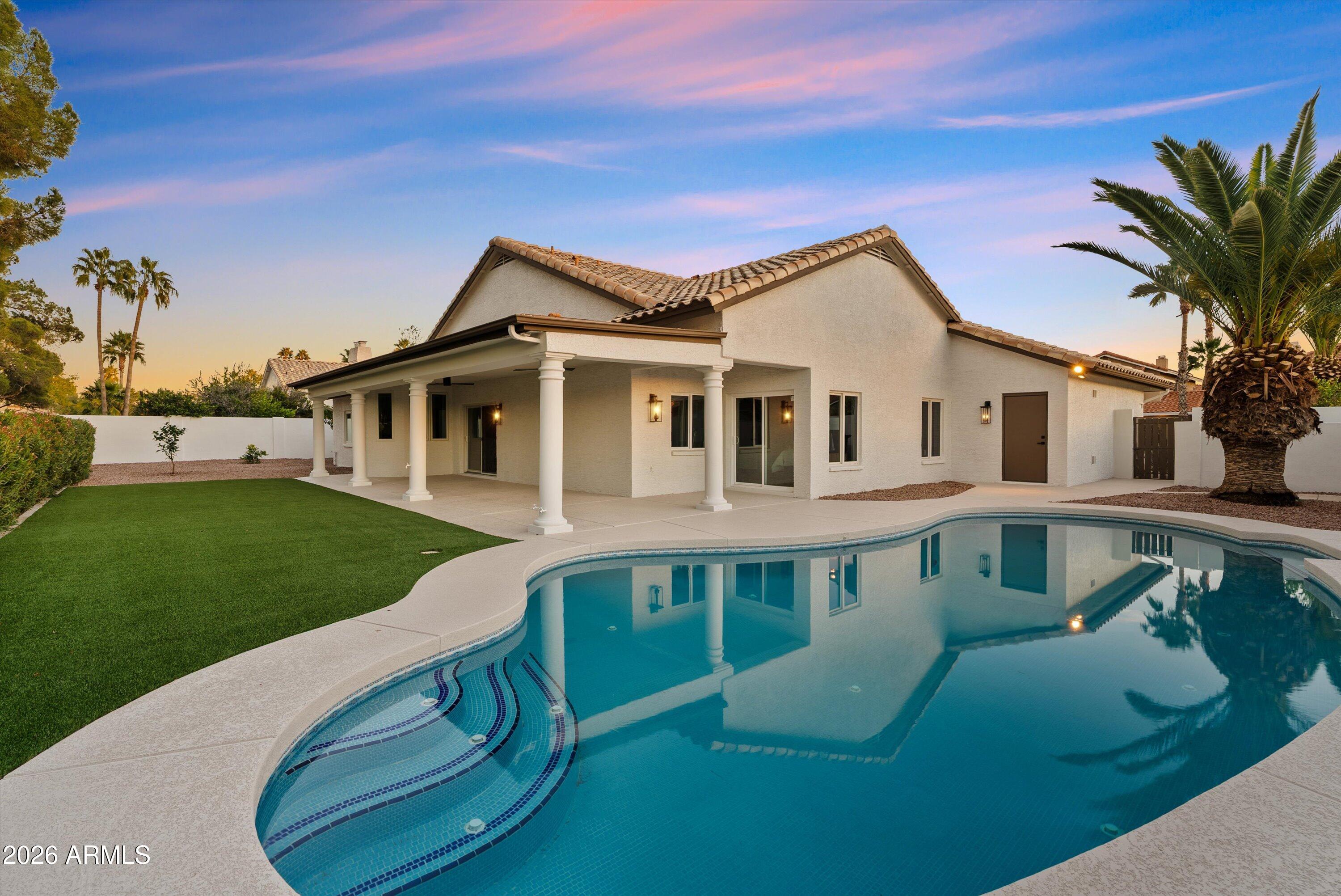 4928 E PARADISE Lane