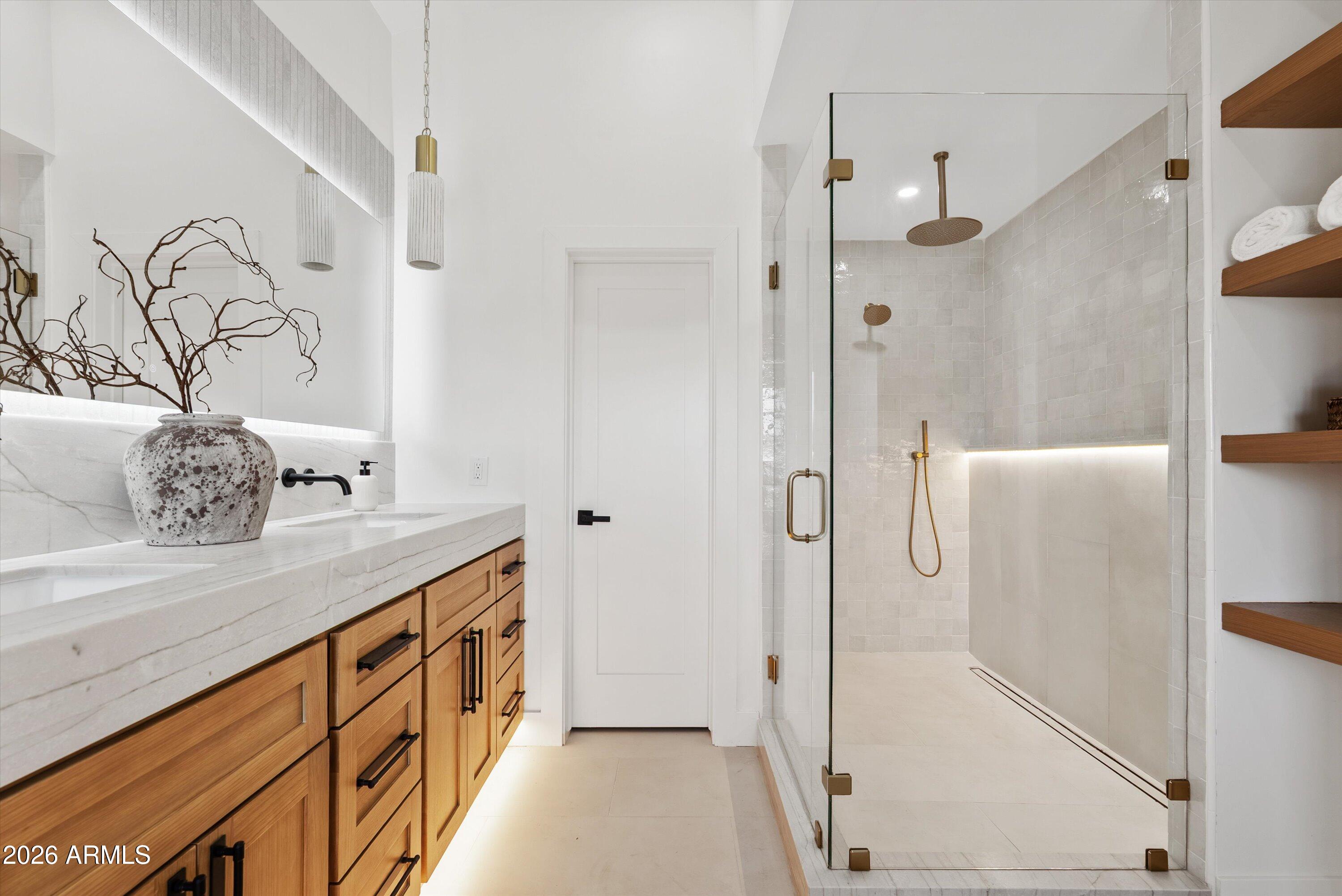 4928 E PARADISE Lane