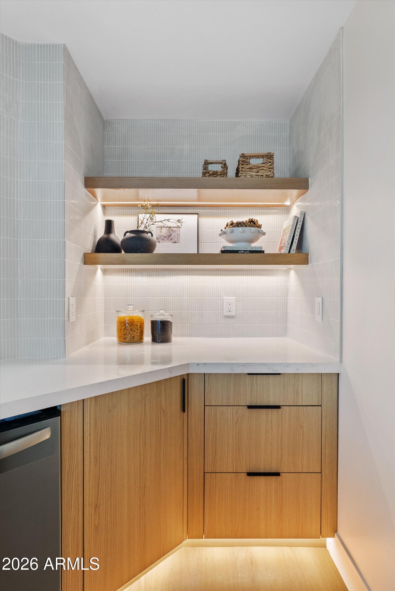 4928 E PARADISE Lane