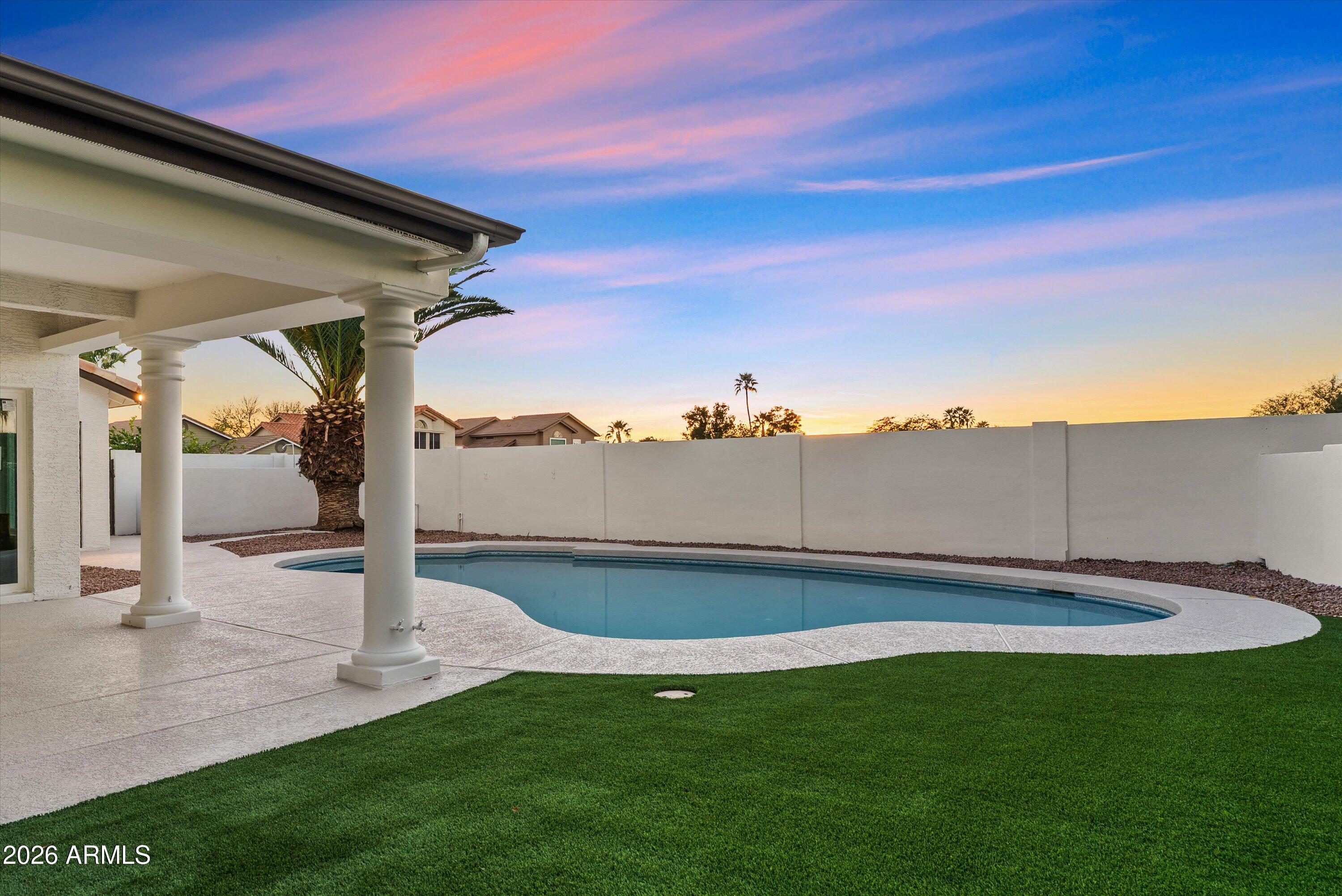 4928 E PARADISE Lane