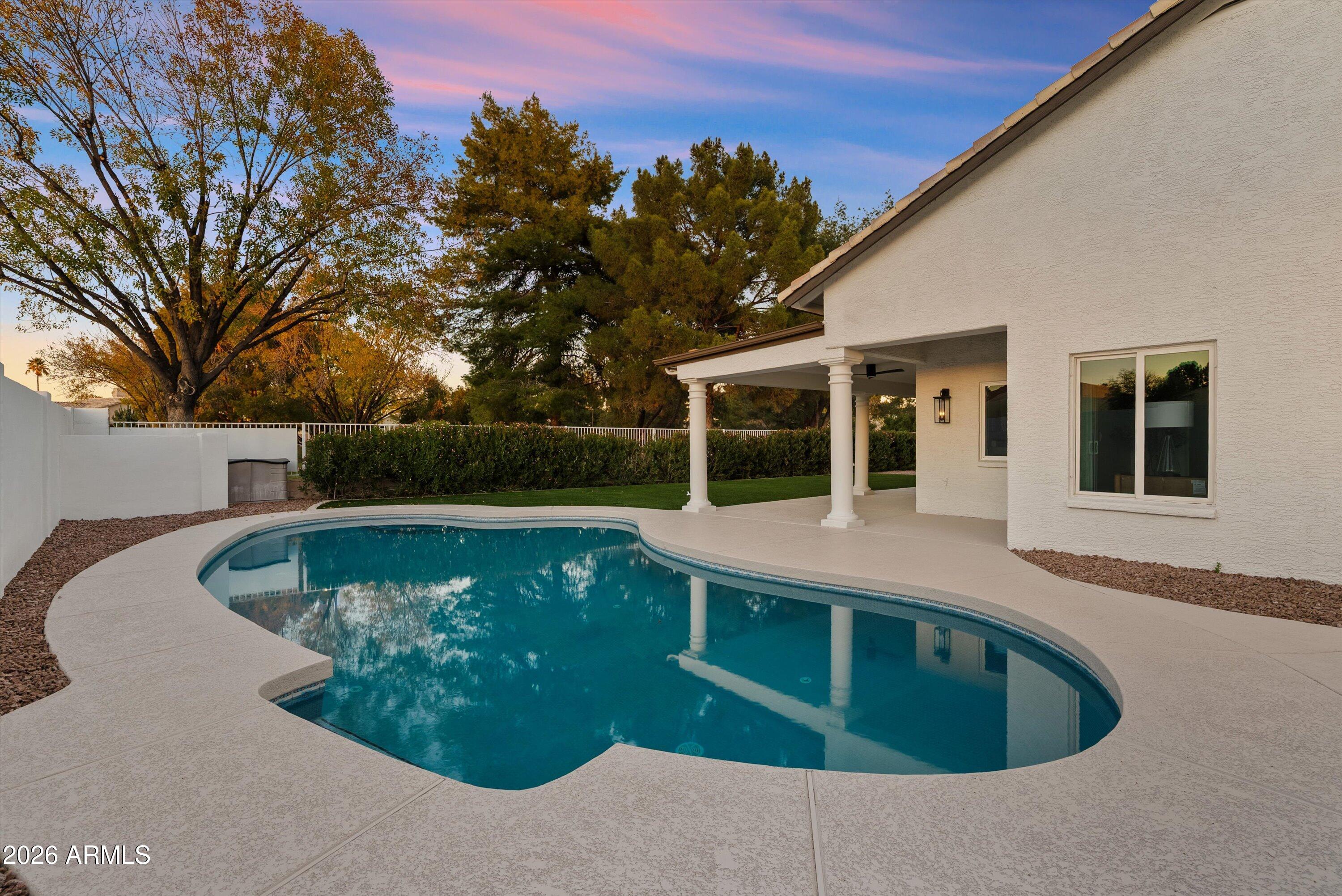 4928 E PARADISE Lane