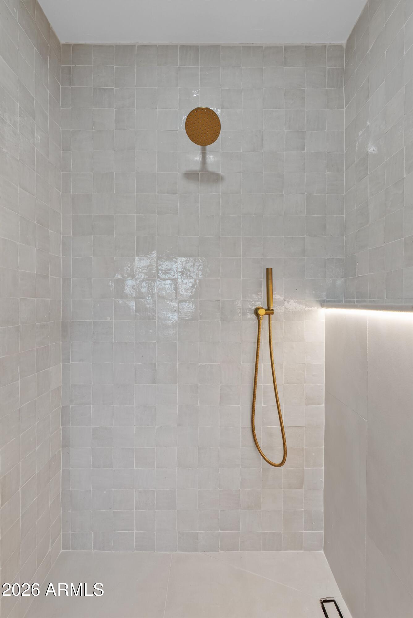 4928 E PARADISE Lane