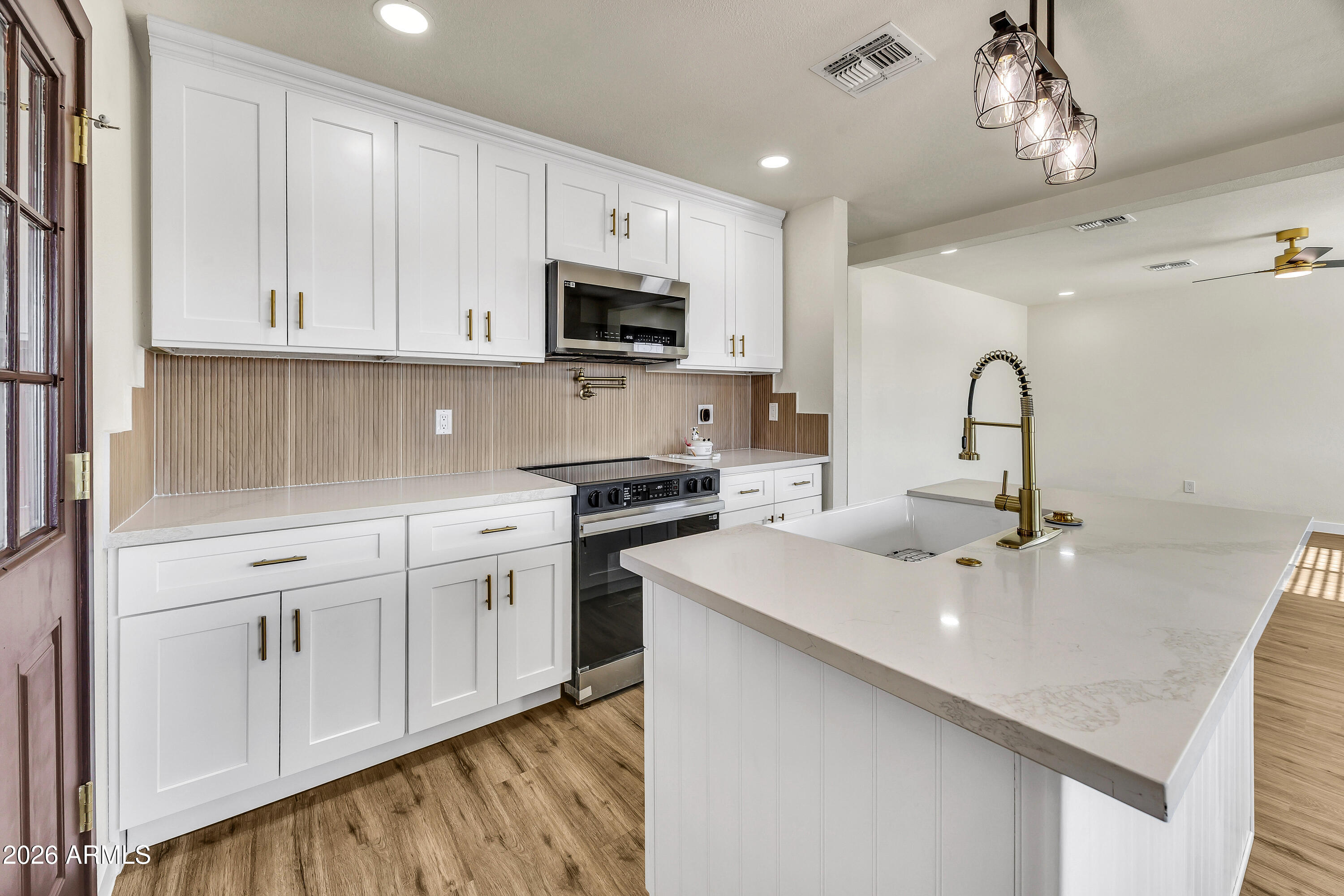 7256 E MCKELLIPS Road