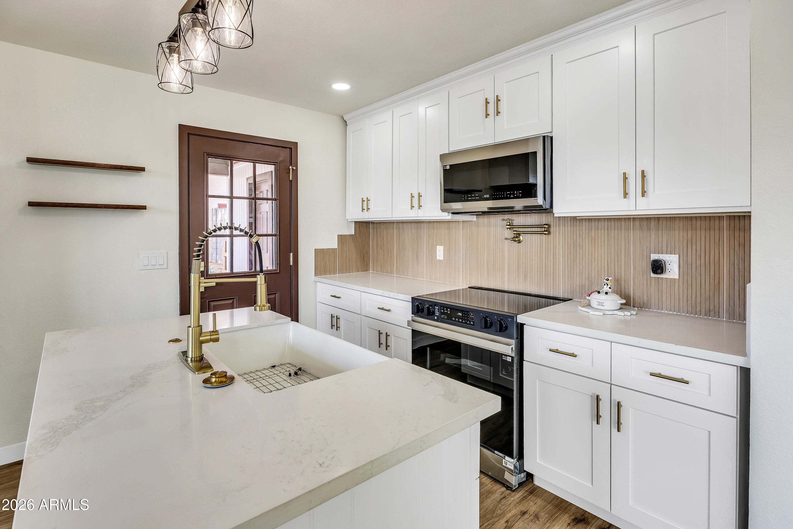 7256 E MCKELLIPS Road