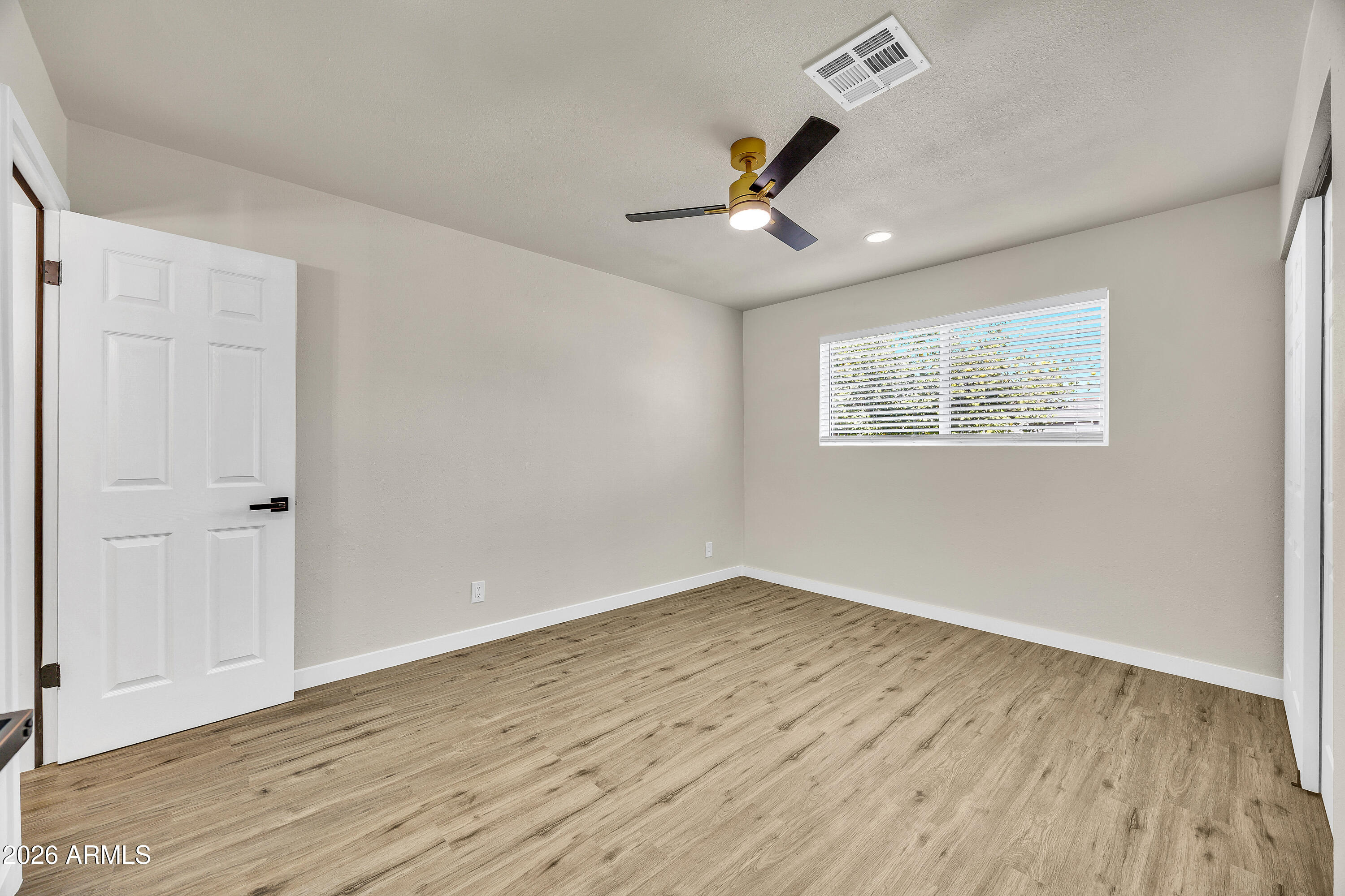 7256 E MCKELLIPS Road