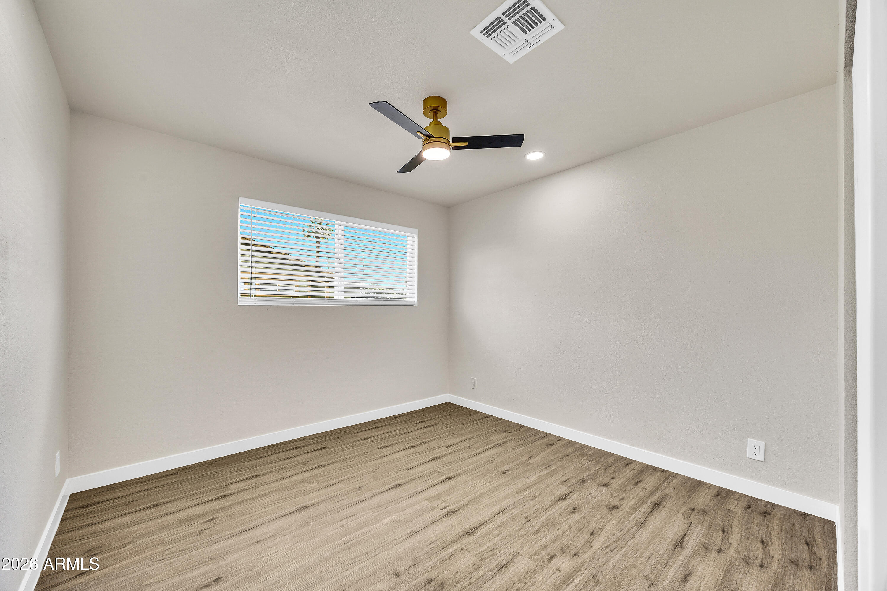 7256 E MCKELLIPS Road