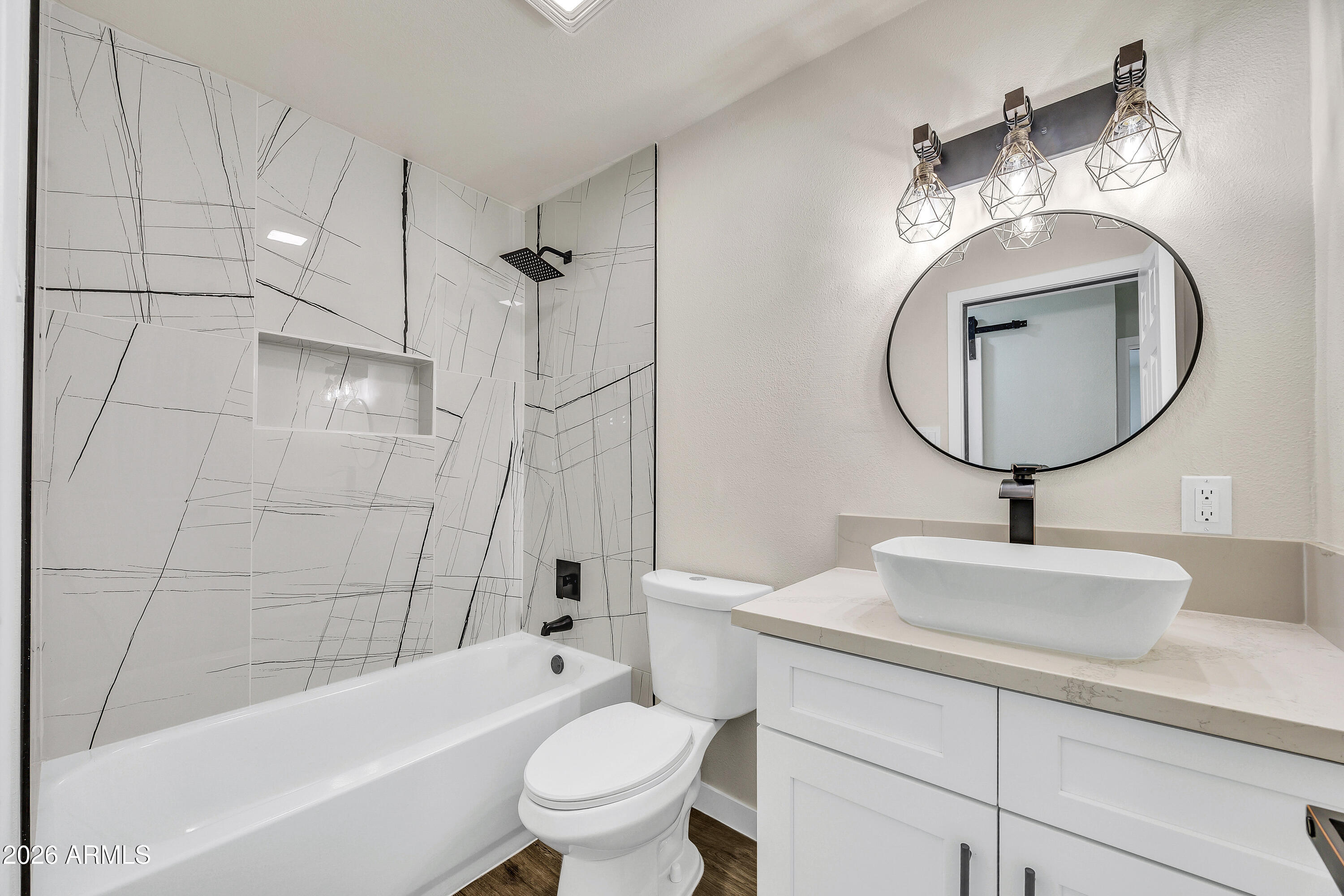 7256 E MCKELLIPS Road