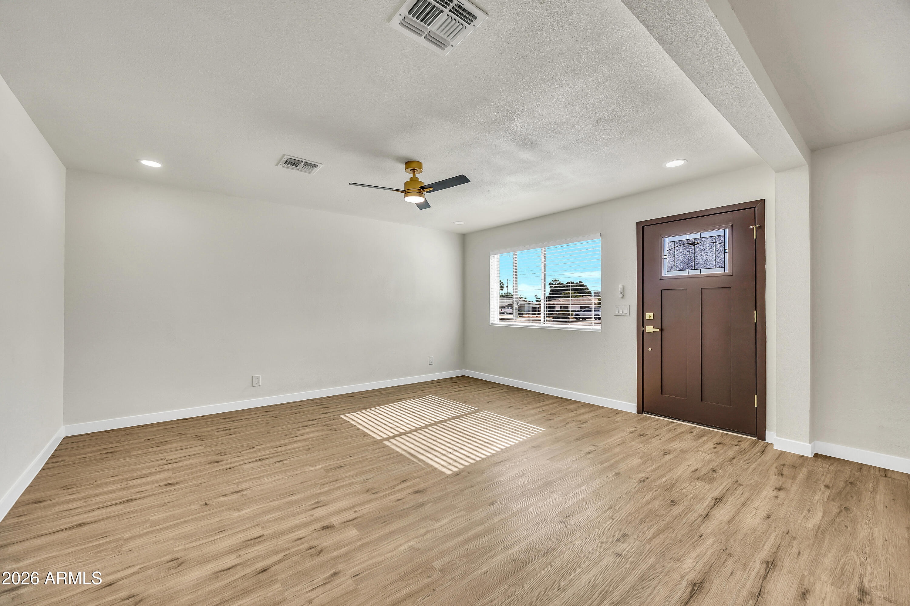 7256 E MCKELLIPS Road