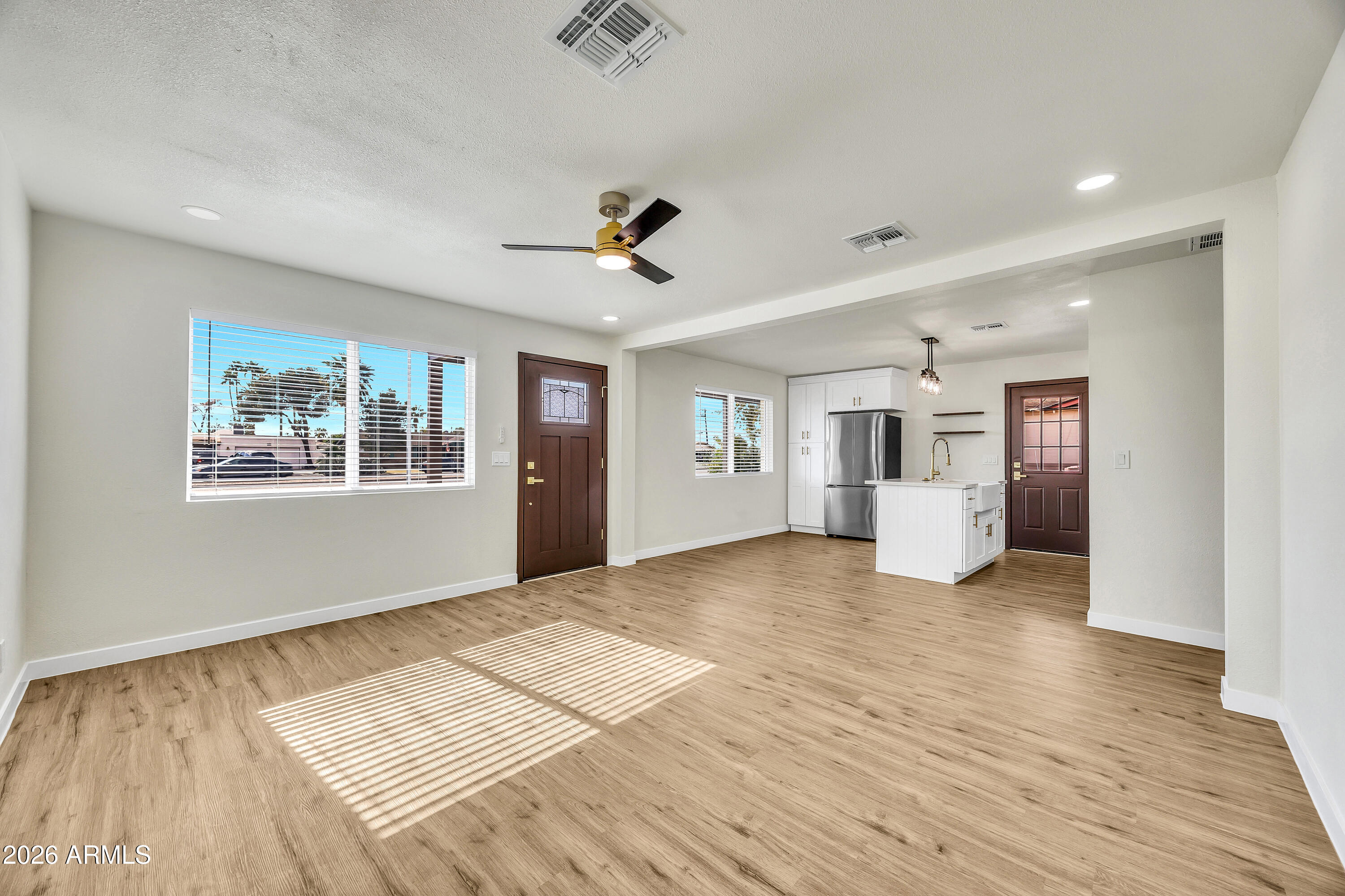 7256 E MCKELLIPS Road