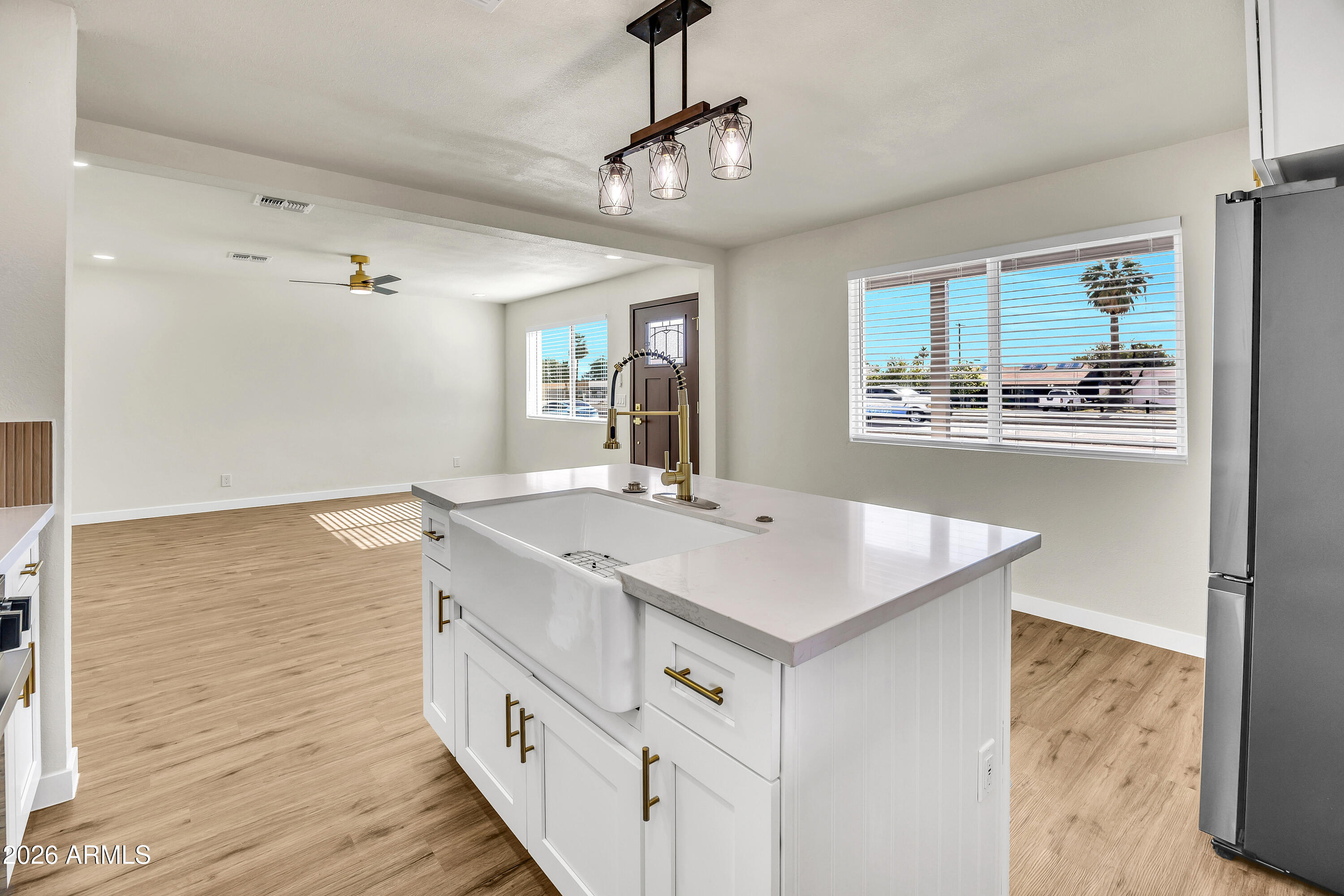 7256 E MCKELLIPS Road