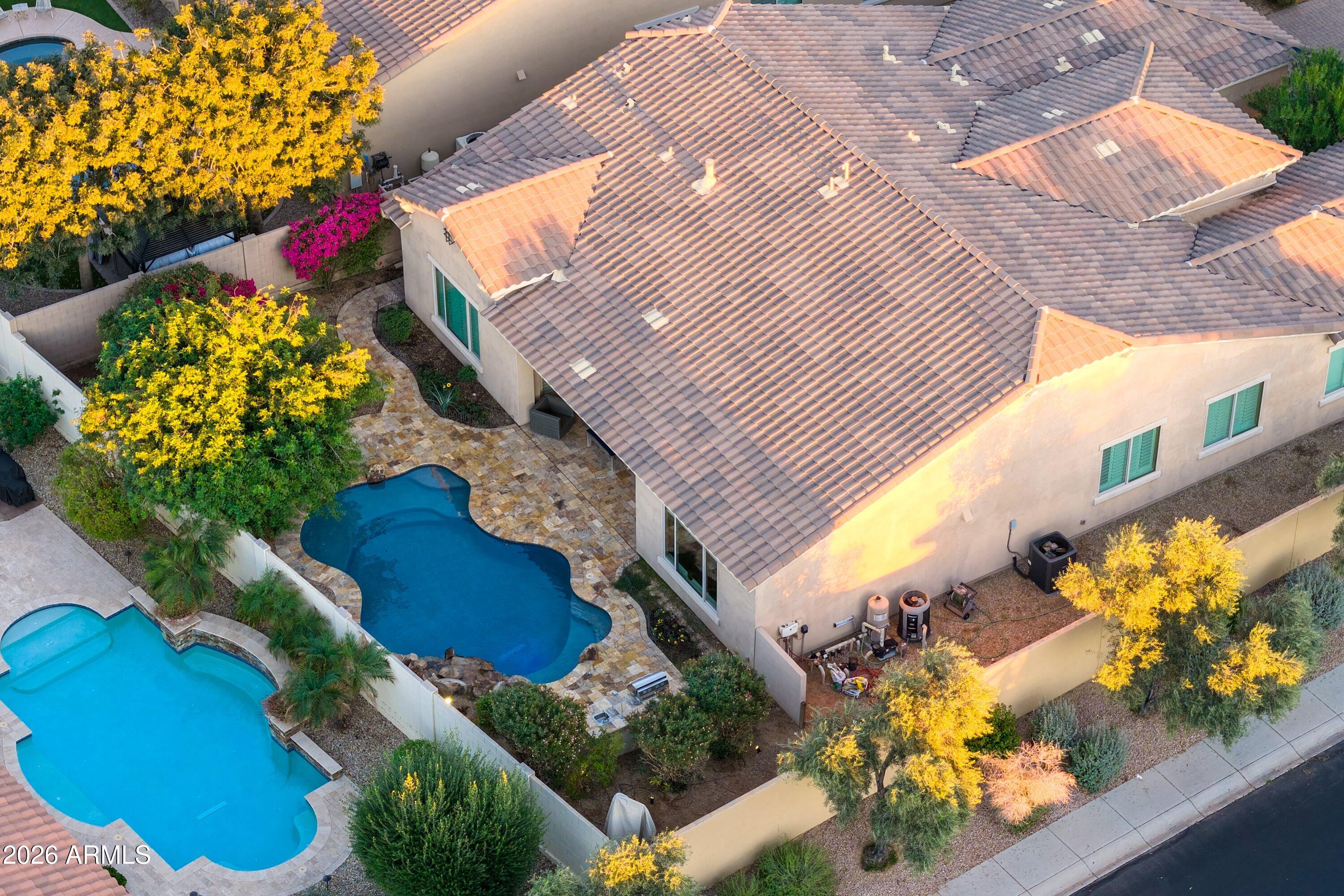 3738 E RIOPELLE Avenue