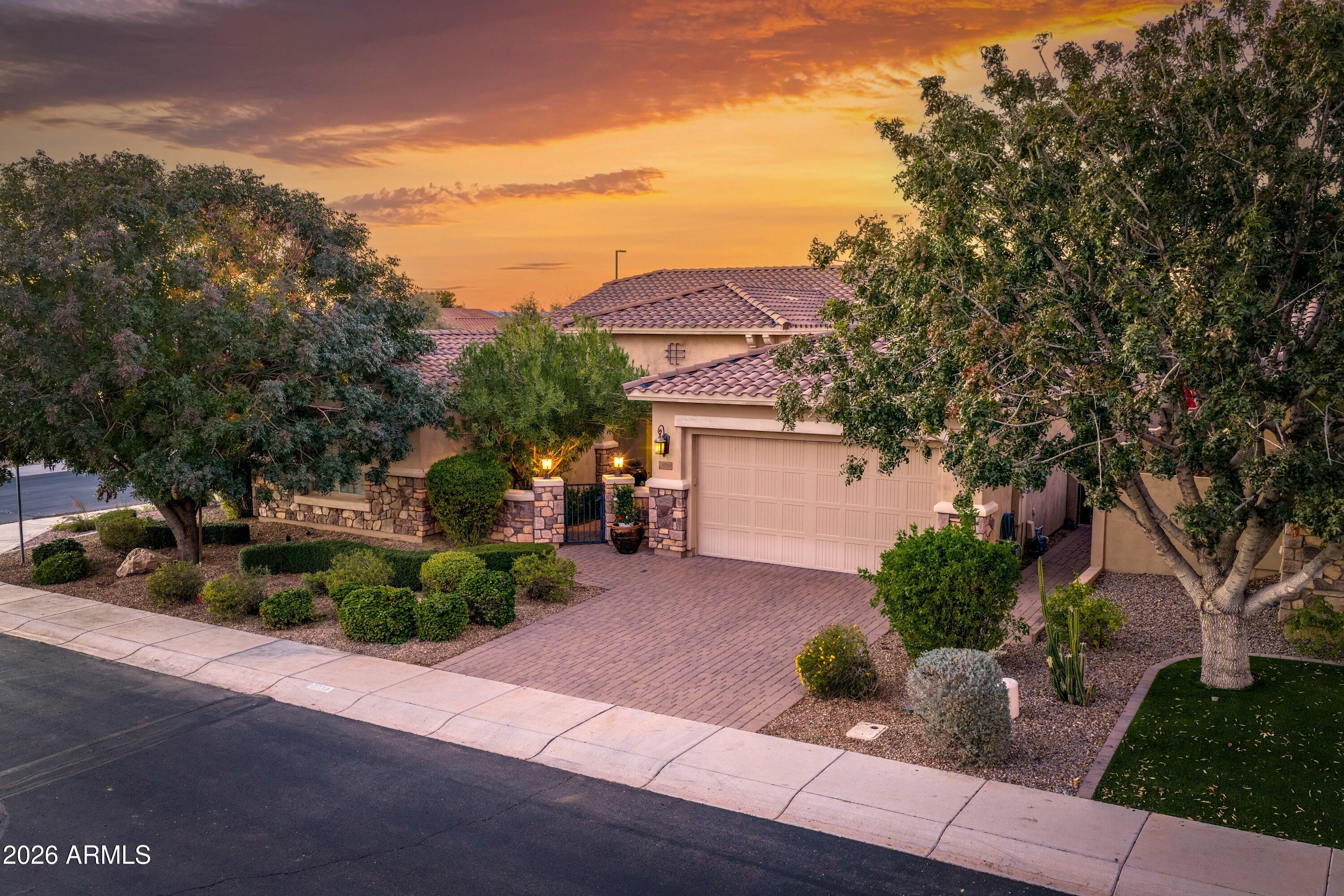 3738 E RIOPELLE Avenue
