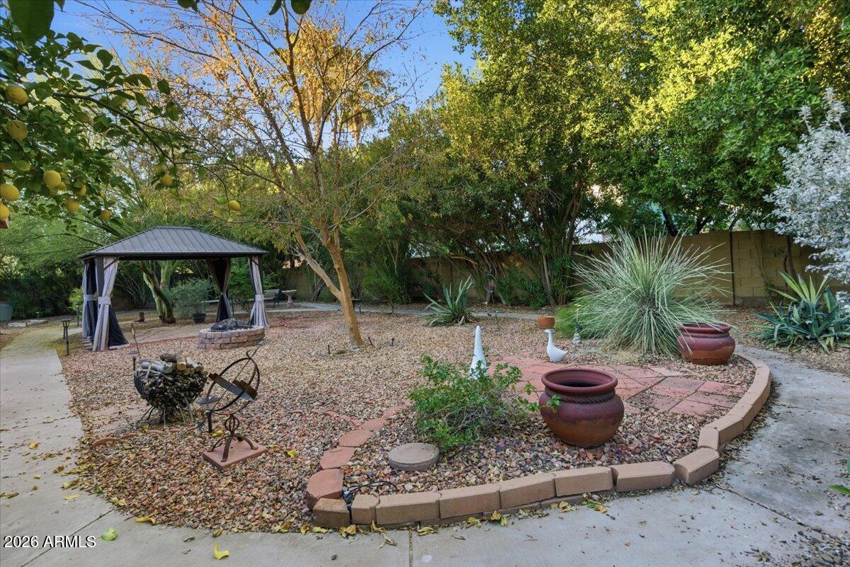 2240 E KENWOOD Street