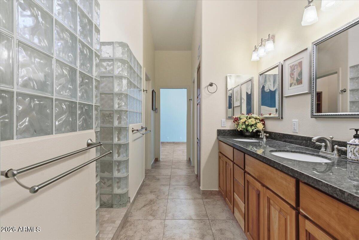 2240 E KENWOOD Street