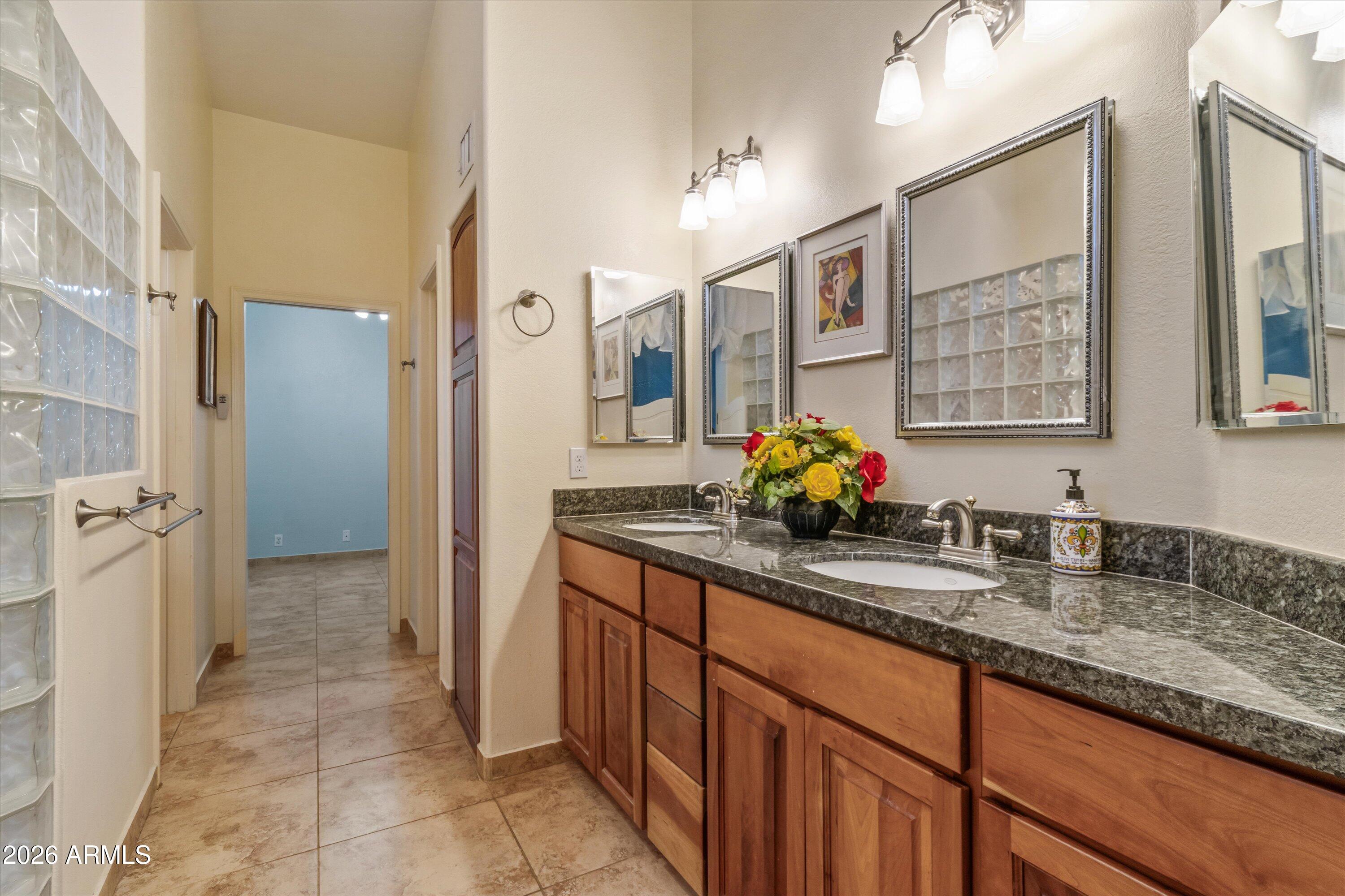 2240 E KENWOOD Street