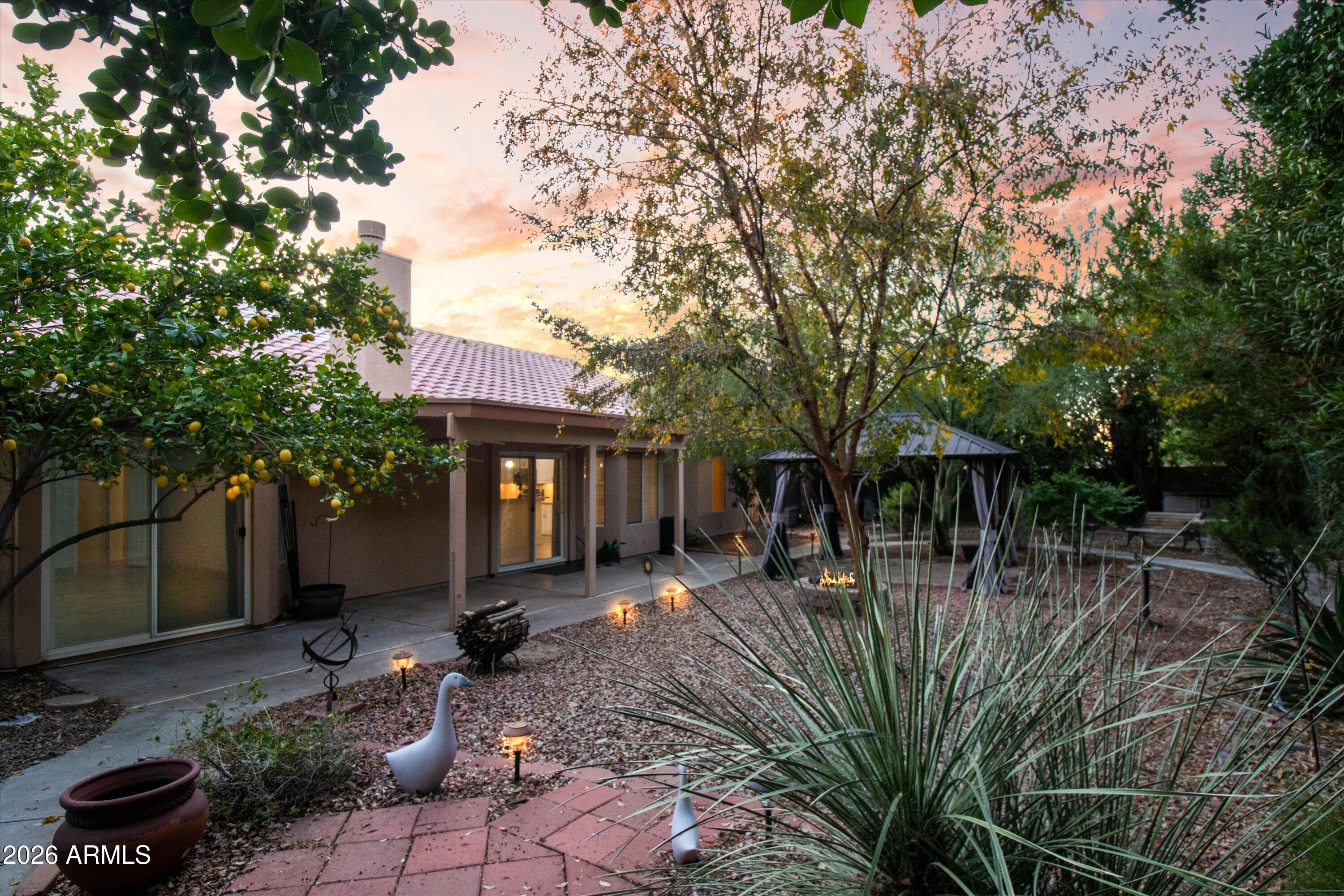 2240 E KENWOOD Street