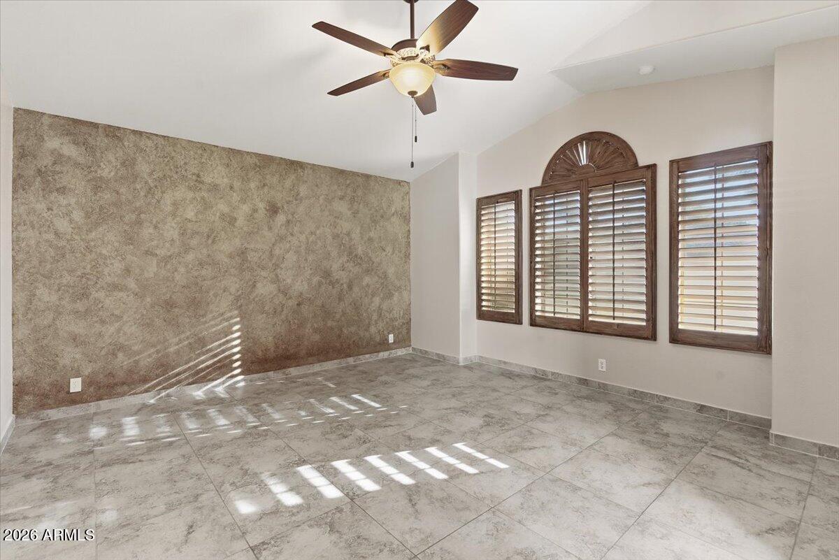 2240 E KENWOOD Street