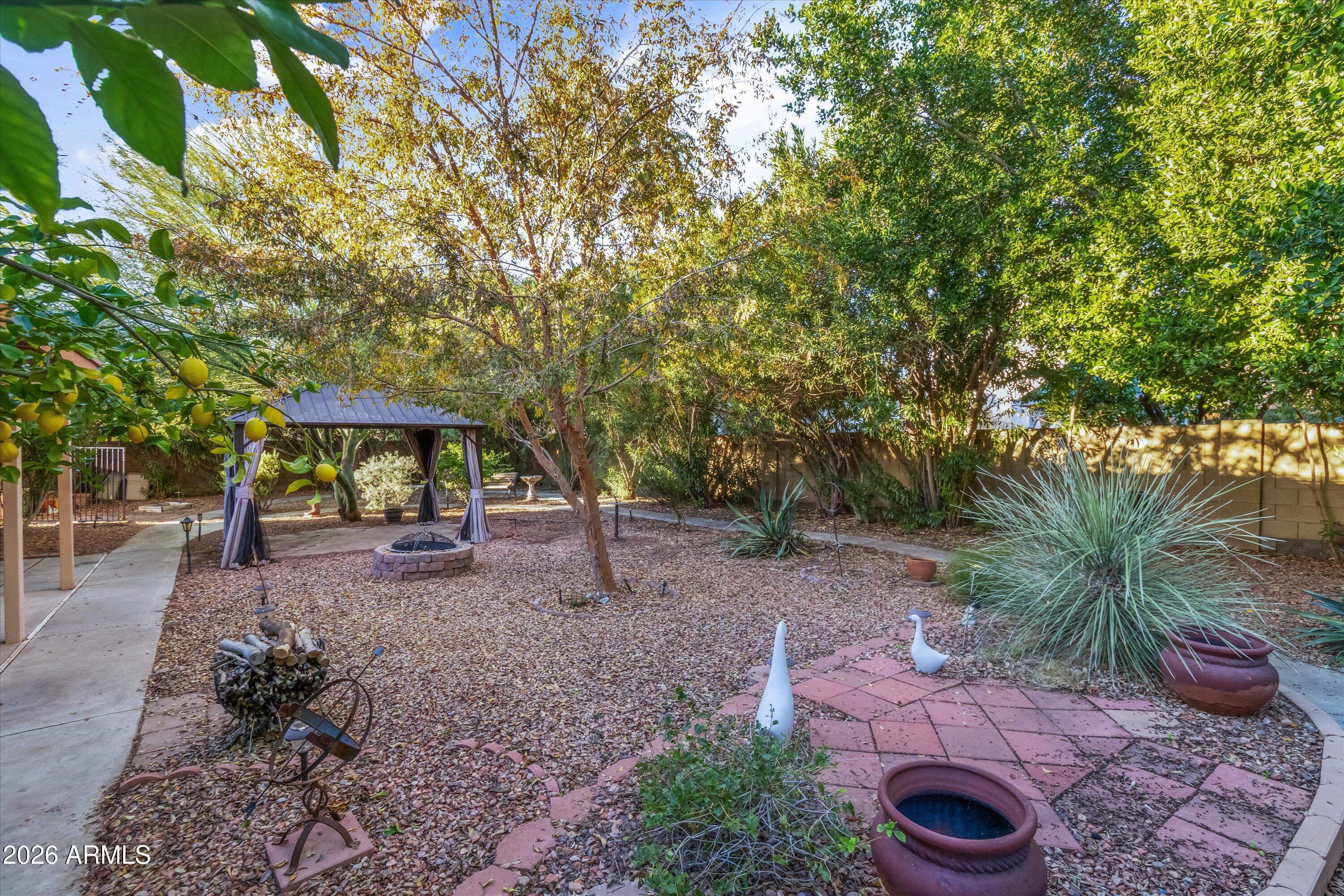 2240 E KENWOOD Street