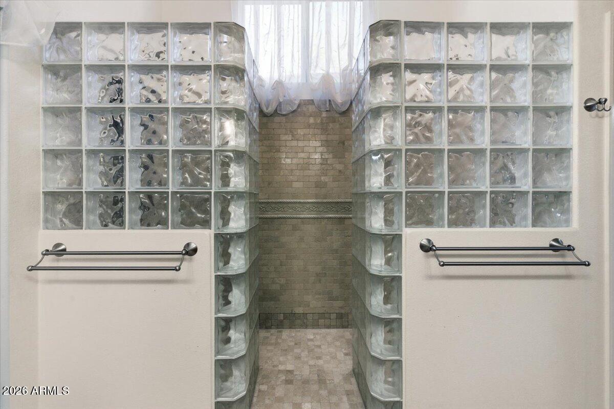 2240 E KENWOOD Street