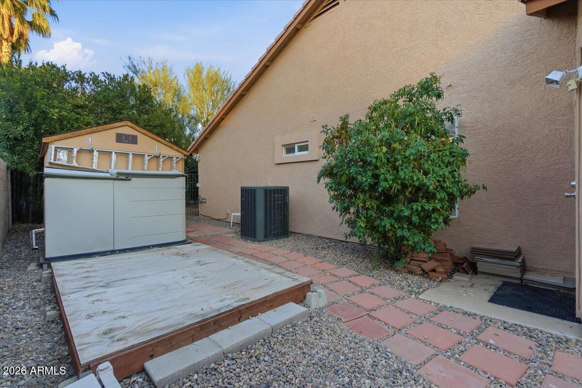 2240 E KENWOOD Street