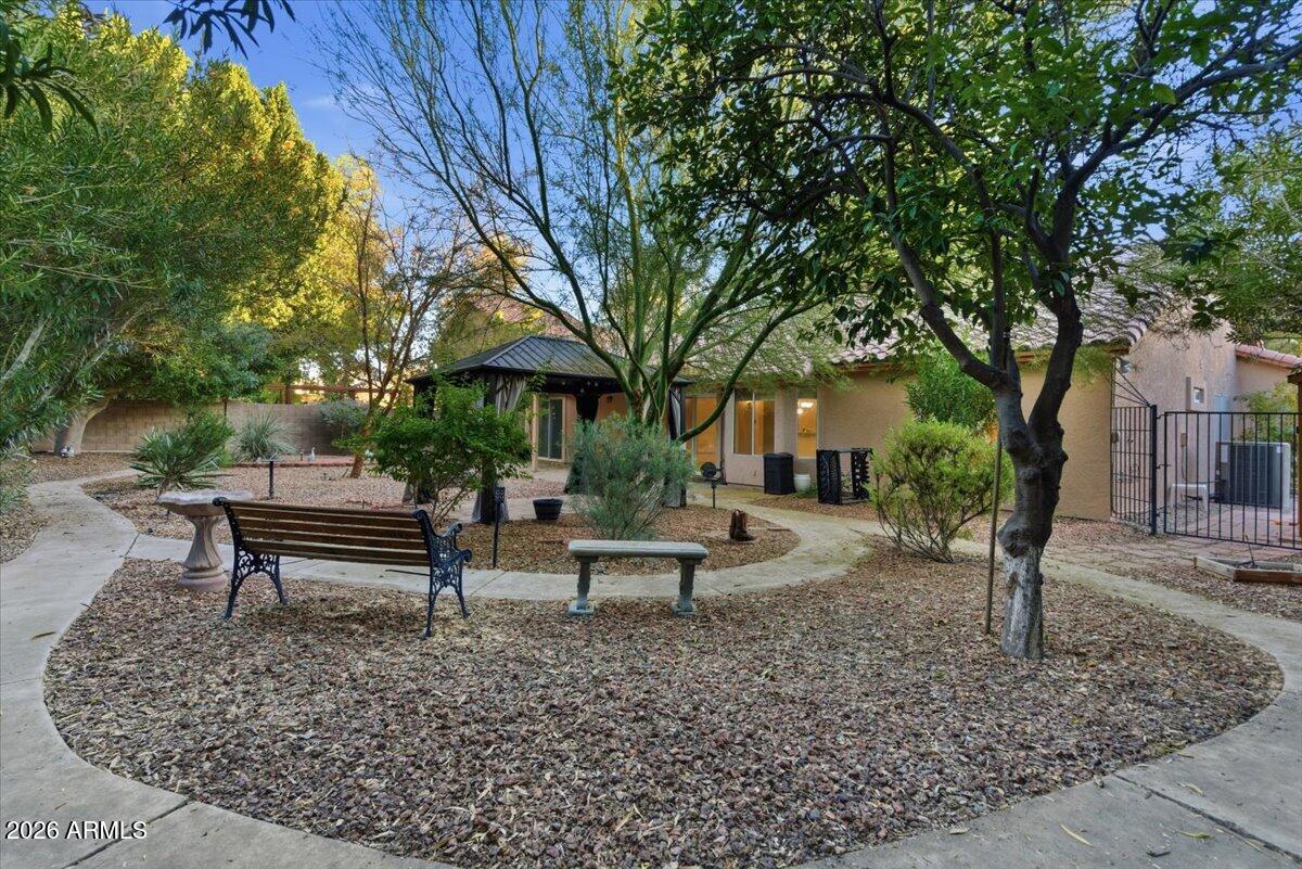 2240 E KENWOOD Street