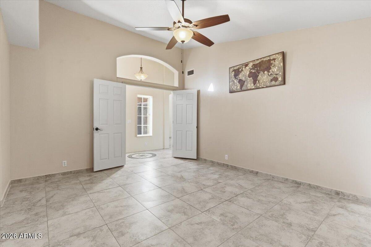 2240 E KENWOOD Street