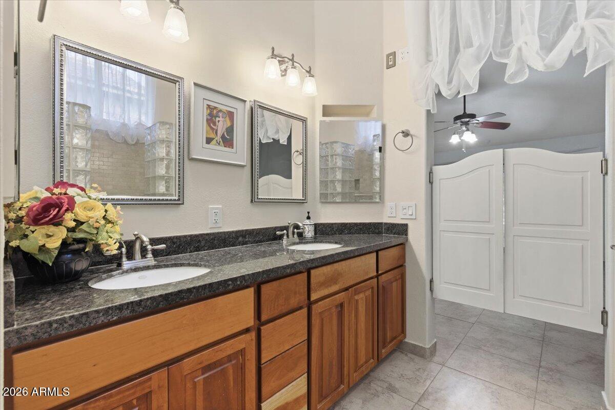 2240 E KENWOOD Street