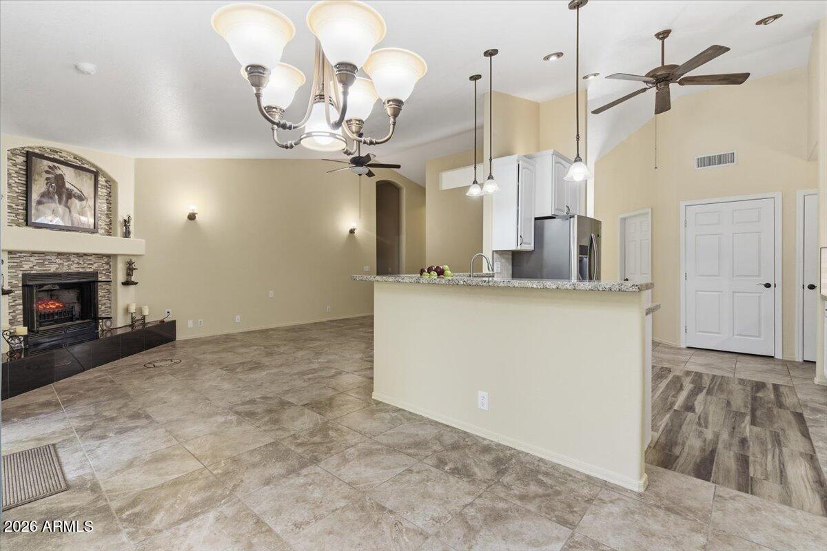 2240 E KENWOOD Street