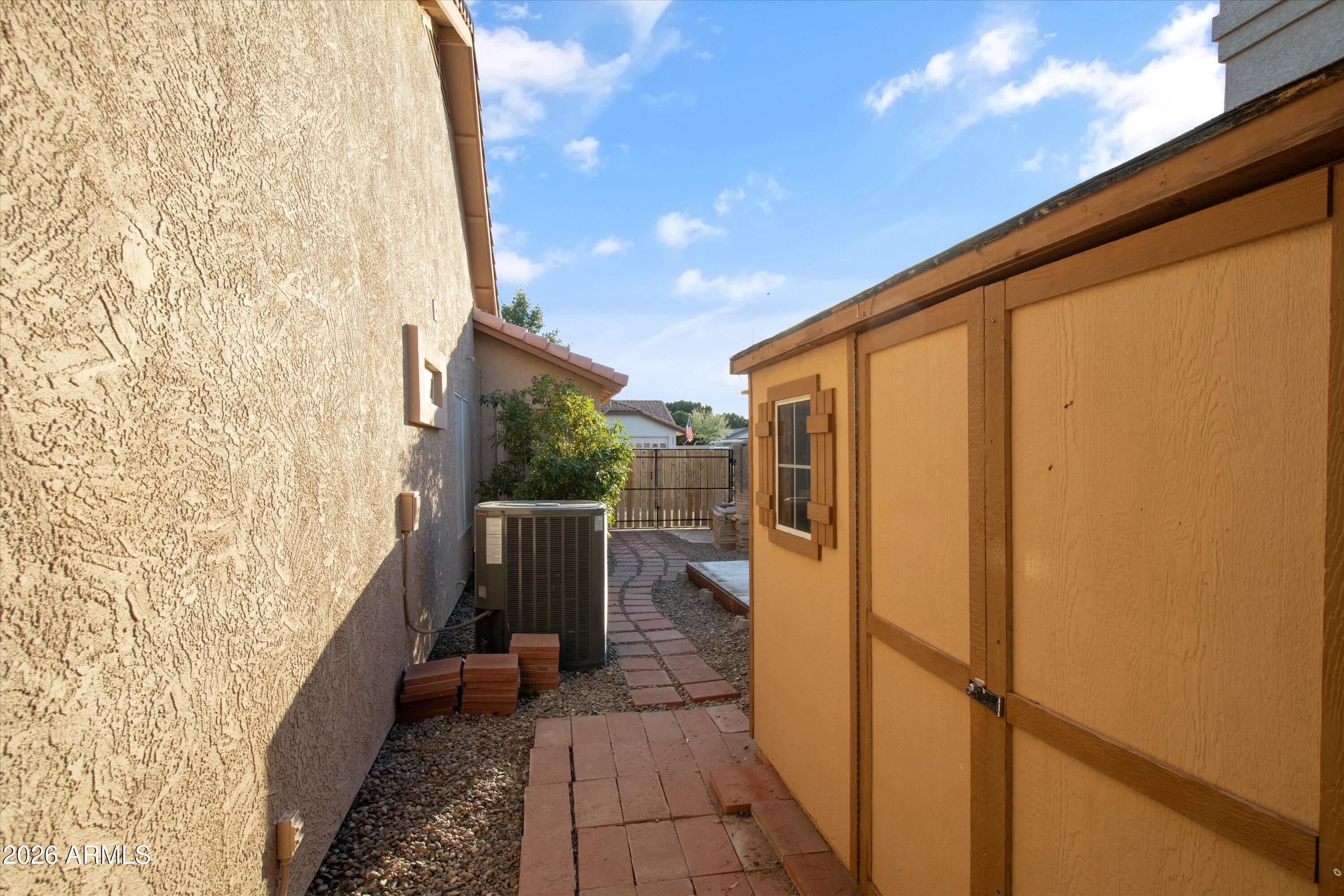 2240 E KENWOOD Street