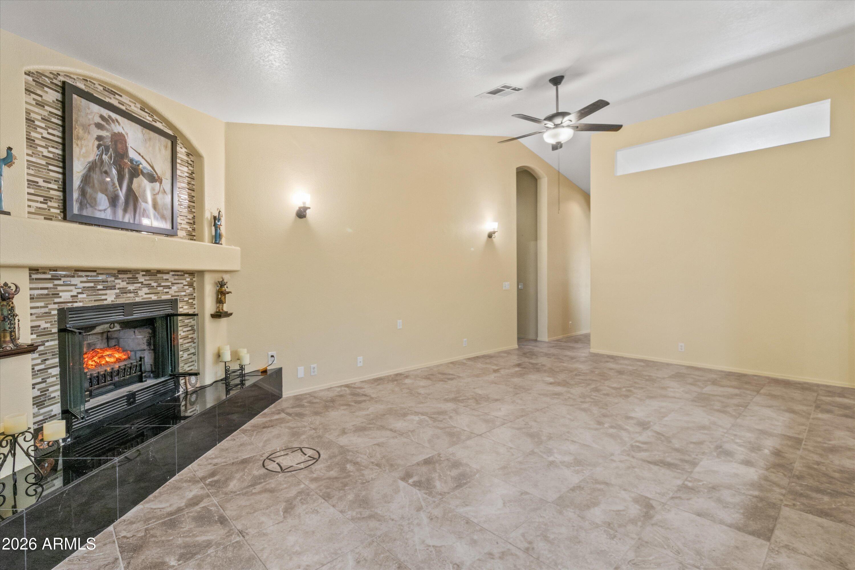 2240 E KENWOOD Street