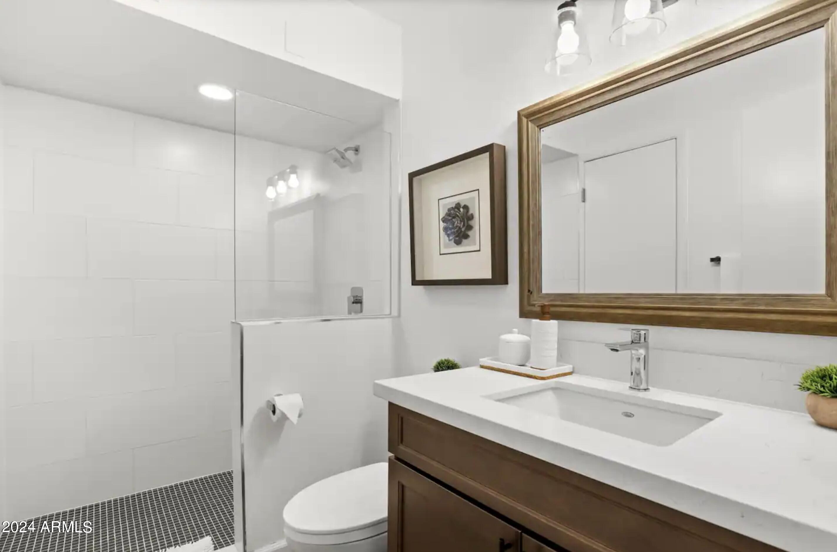 8619 E ROANOKE Avenue