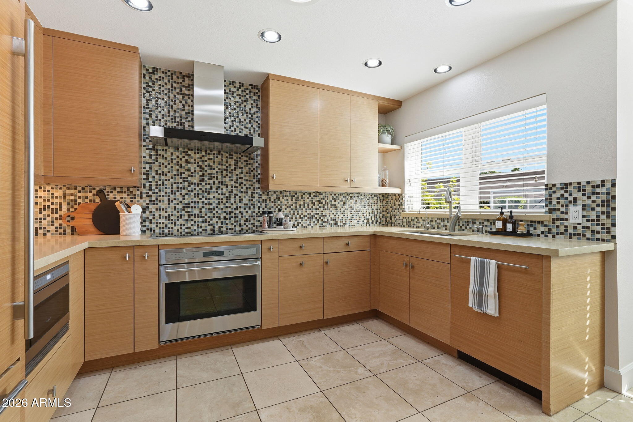 8121 E DEL PLOMO Drive